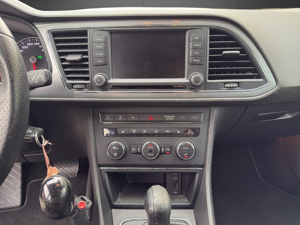 SEAT LEON ST FR LINE ACT STOPP - START (Netto), Essence, Occasion / Utilisé, Automatique - 7