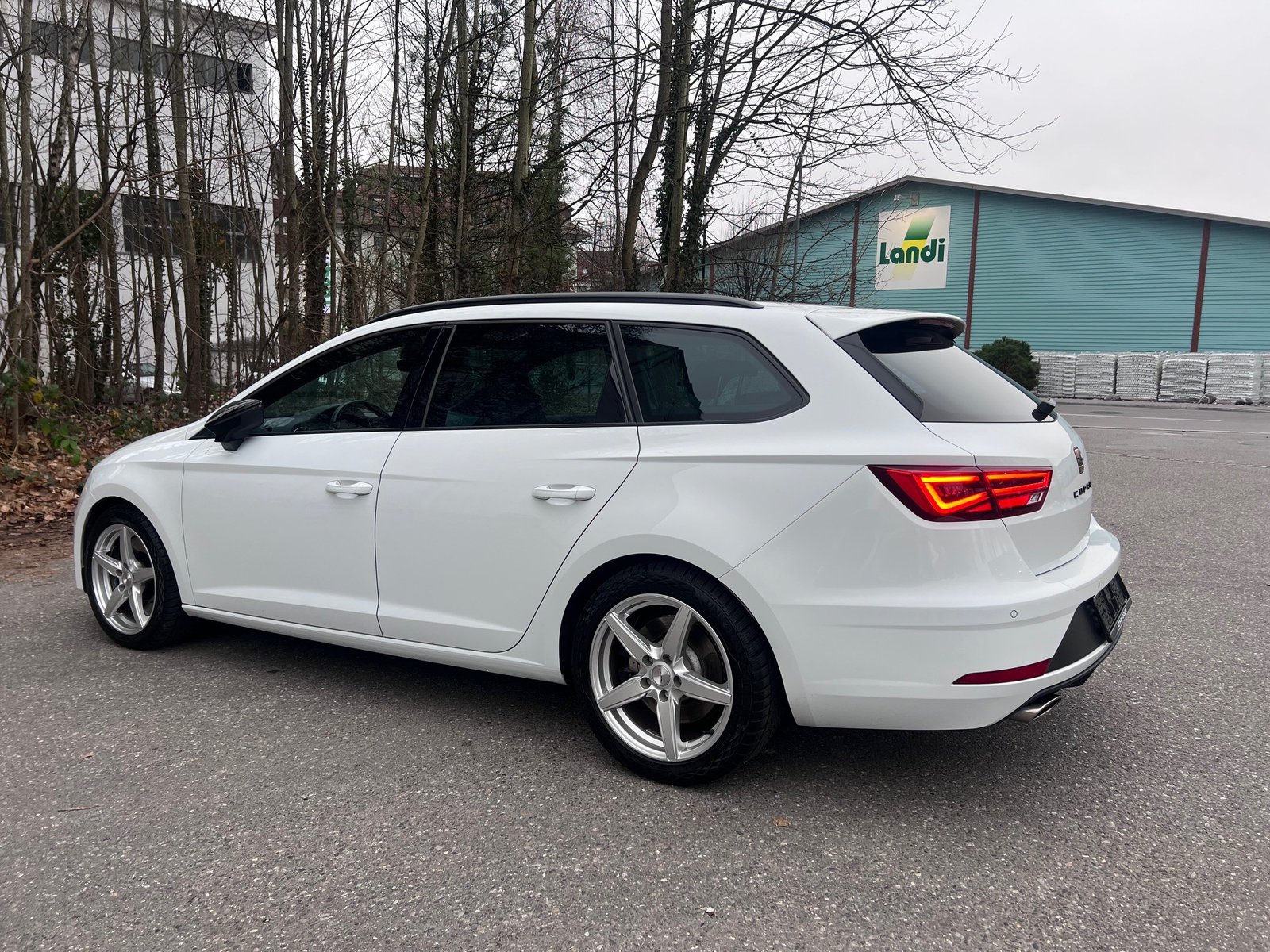 SEAT Leon ST 2.0 TSI 300 4 Drive DSG, Benzin, Occasion / Gebraucht, Automat - 3