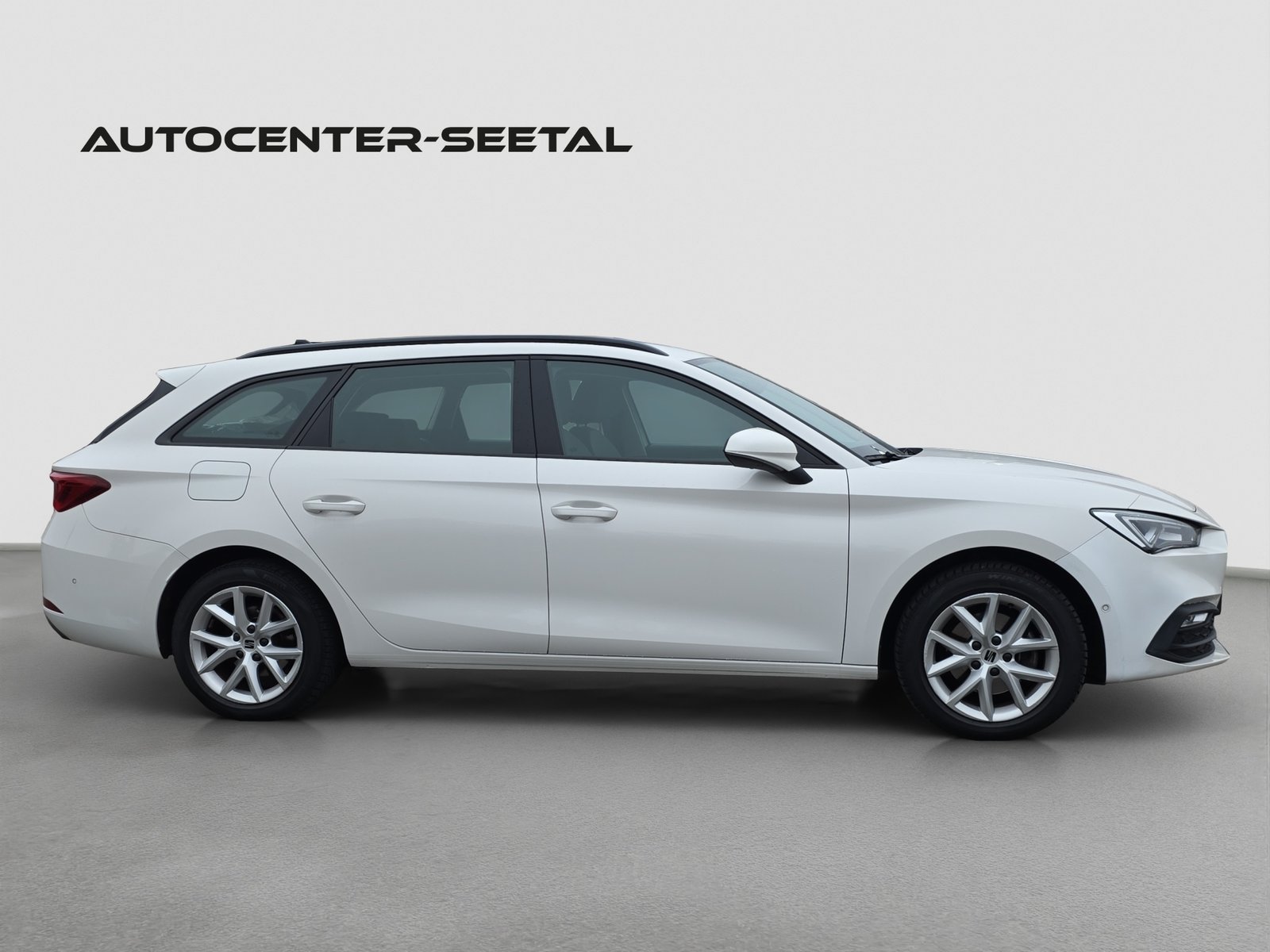 SEAT Leon ST 1.5 eTSI mHEV DSG Style, Mild-Hybrid Petrol/Electric, Second hand / Used, Automatic - 2