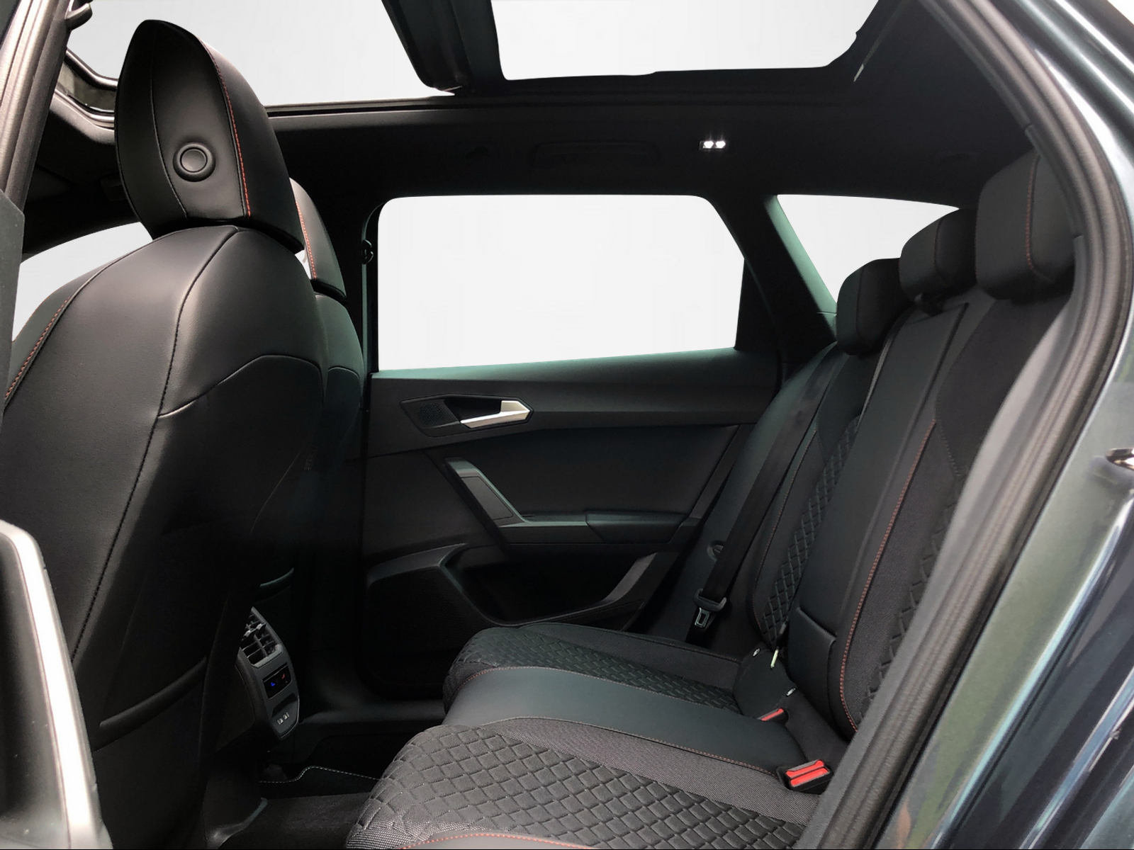 SEAT Leon ST 1.5 eTSI 150 Move FR DSG, Mild-Hybrid Petrol/Electric, Second hand / Used, Automatic - 7