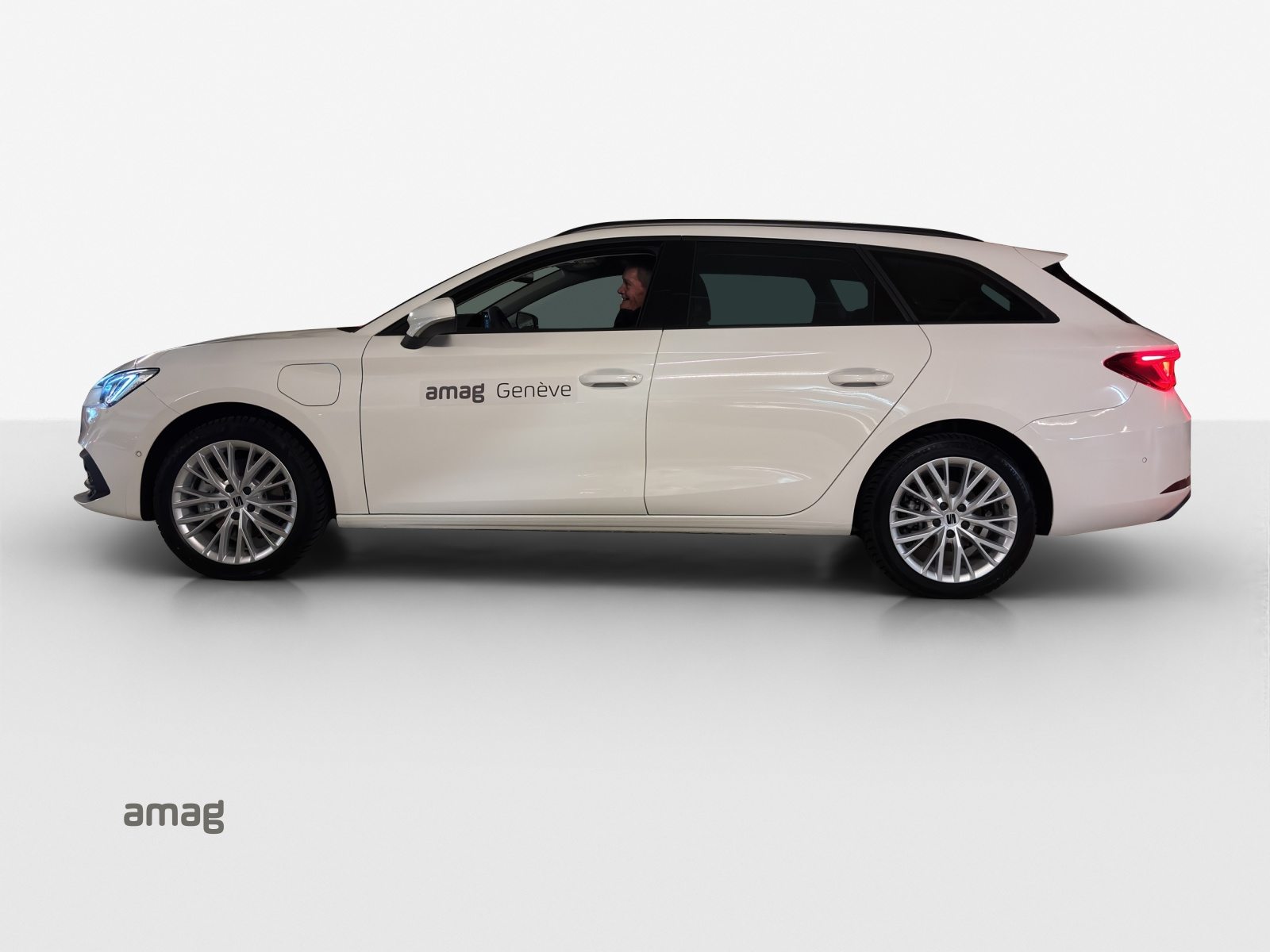 SEAT SEAT LEON SPORTSTOURER Style BUSINESS EDITION, Hybride Intégral Essence/Électricité, Occasion / Utilisé, Automatique - 2