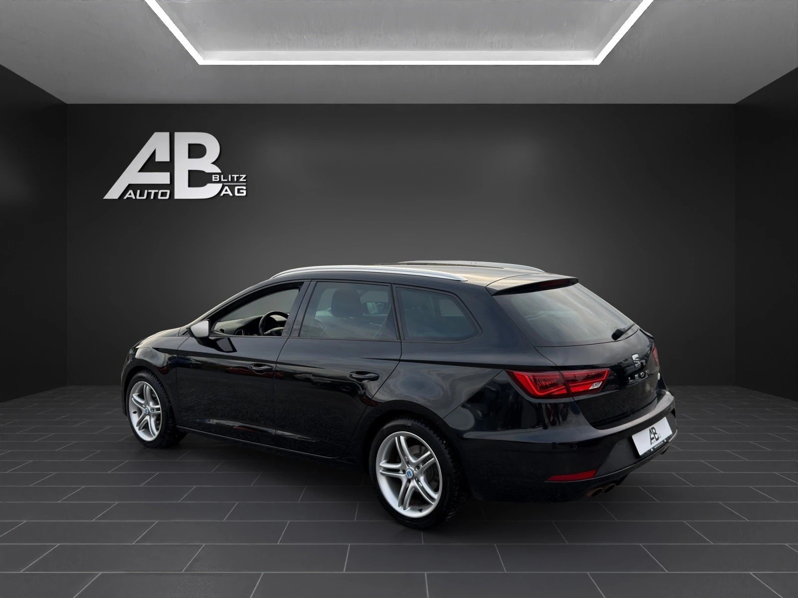 SEAT Leon ST 2.0 TSI FR DSG, Petrol, Second hand / Used, Automatic - 3