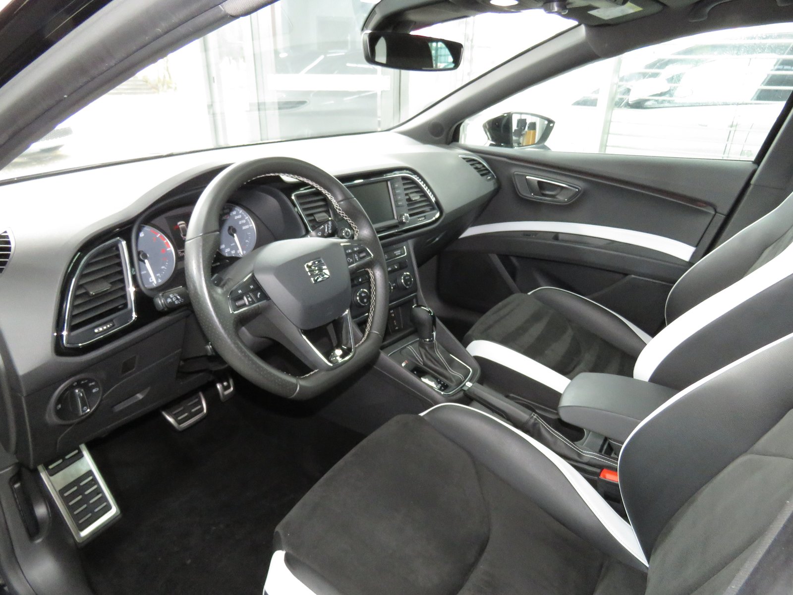 SEAT Leon ST 2.0 TSI 290 DSG, Petrol, Second hand / Used, Automatic - 7