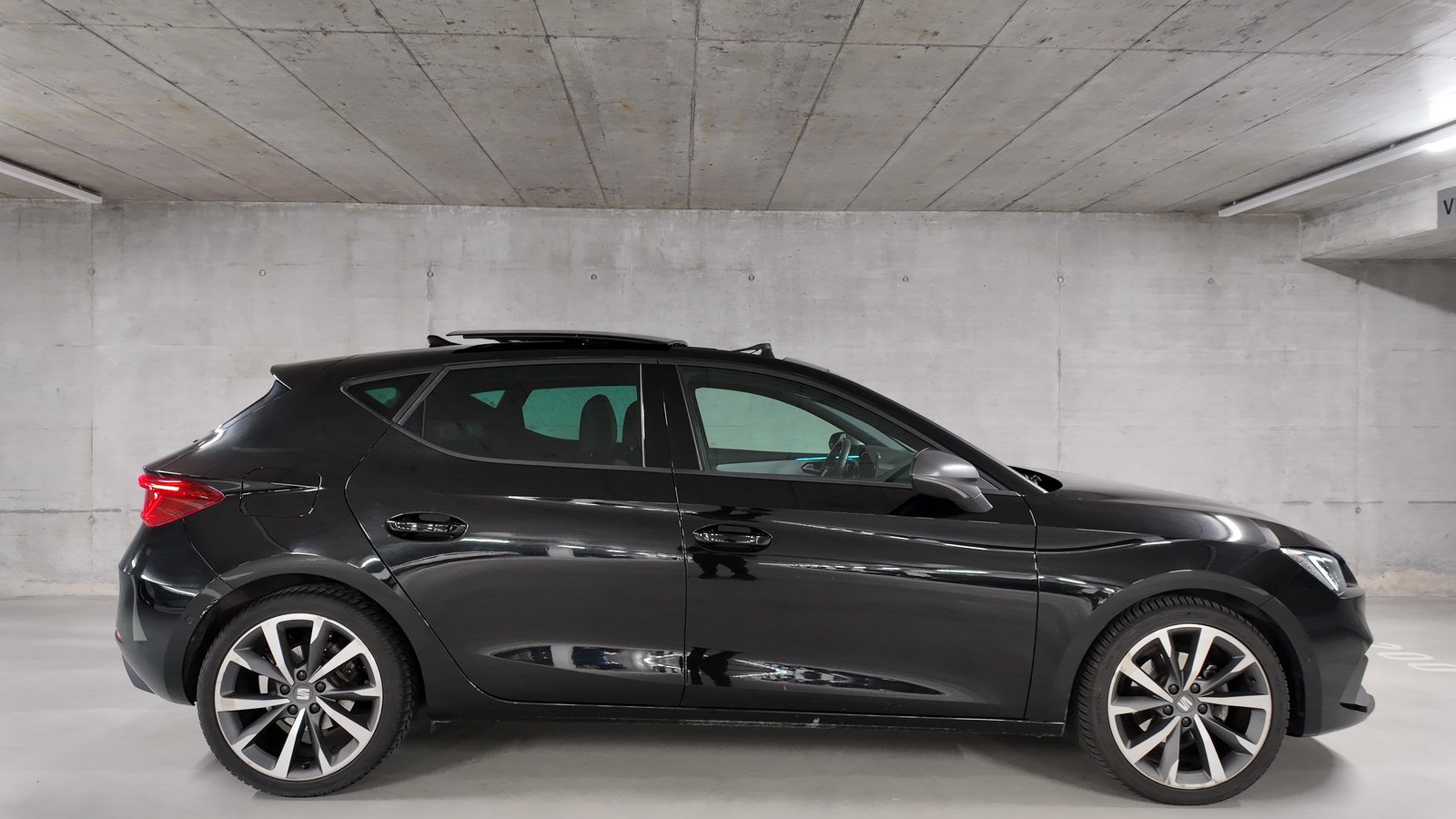 SEAT Leon ST 1.5 eTSI mHEV DSG Hola FR, Mild-Hybrid Petrol/Electric, Second hand / Used, Automatic - 4