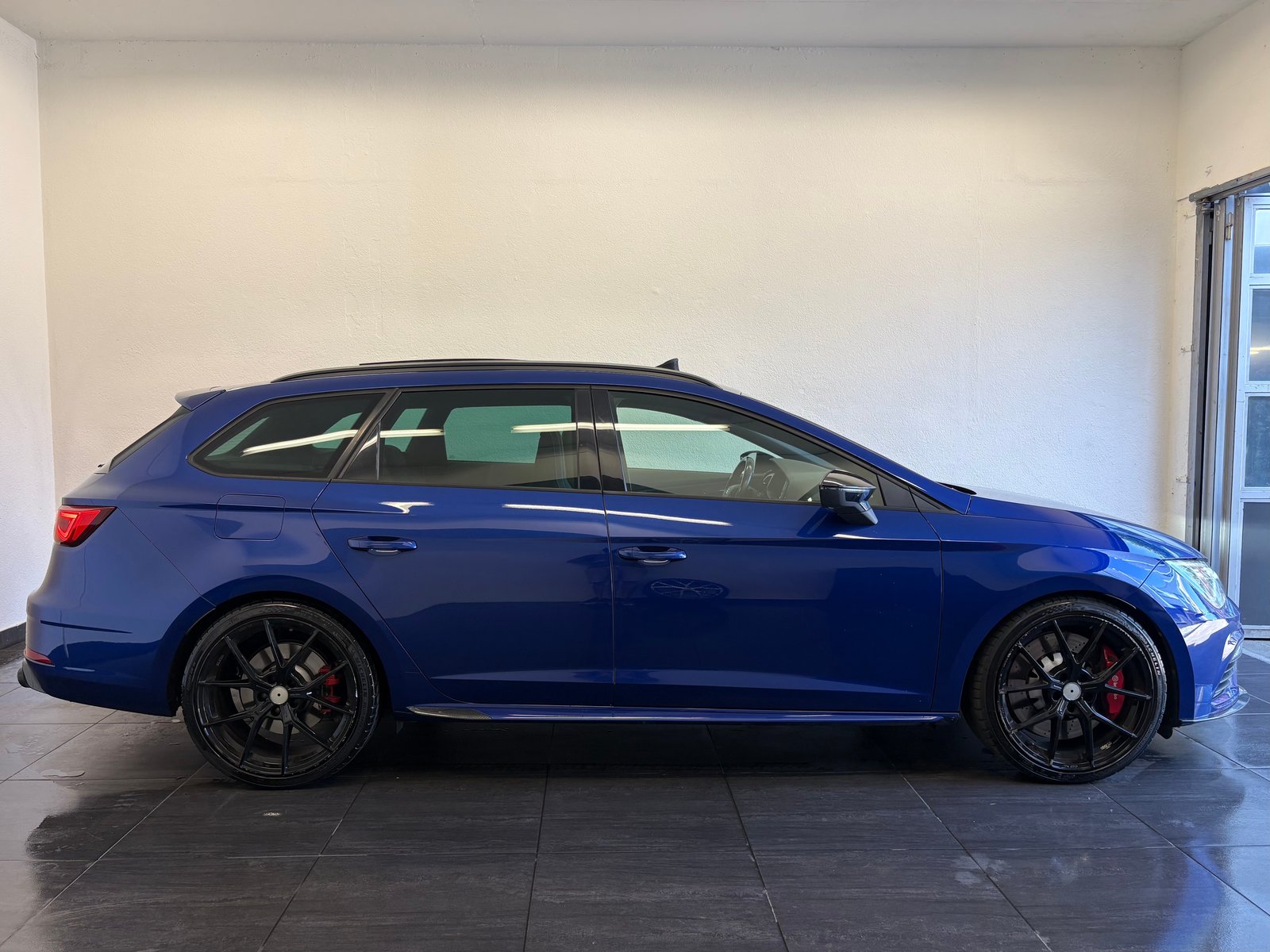 SEAT Leon ST 2.0 TSI 370 4 Drive DSG Sondermodel, Petrol, Second hand / Used, Automatic - 5