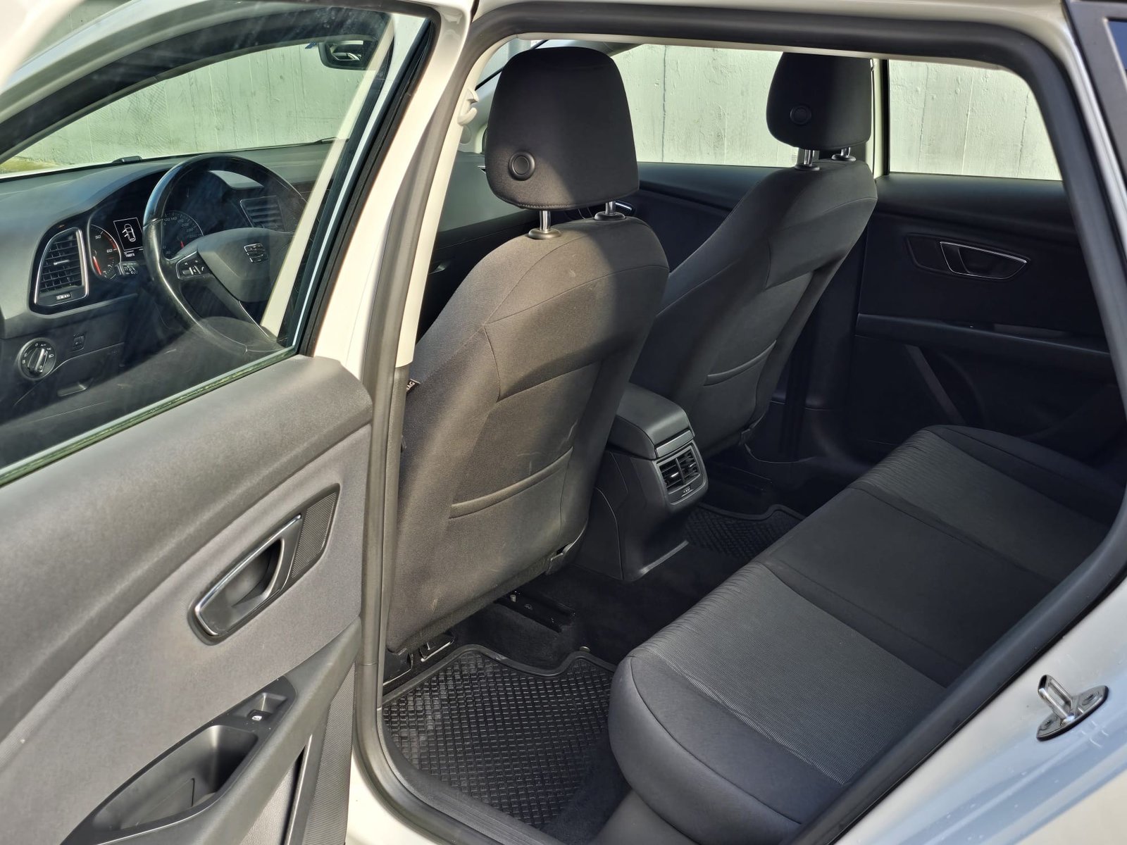 SEAT Leon ST 1.6 TDI Style 4Drive, Diesel, Occasion / Gebraucht, Handschaltung - 6