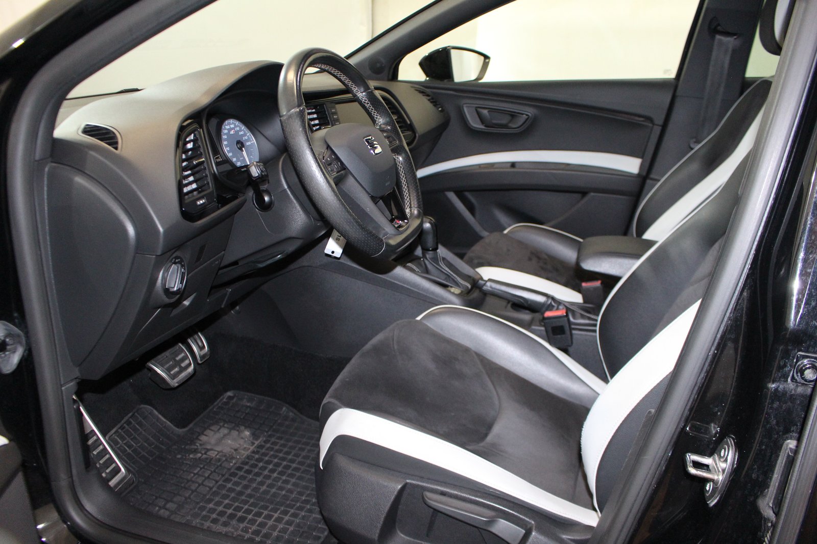 SEAT Leon ST 2.0 TSI 280 DSG, Benzin, Occasion / Gebraucht, Automatik - 7