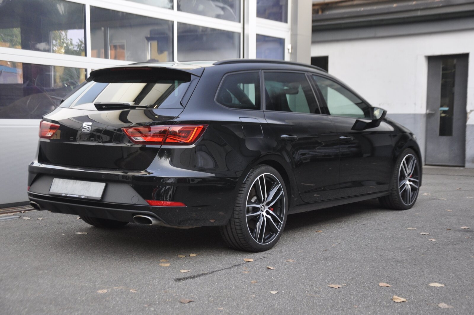 SEAT Leon ST 2.0 TSI 300 4 Drive DSG, Petrol, Second hand / Used, Automatic - 3