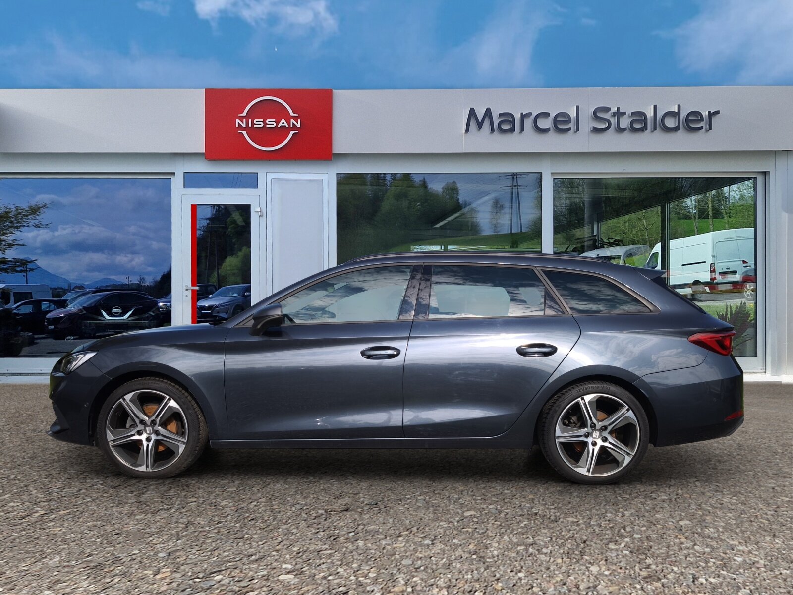 SEAT Leon ST 1.5 eTSI mHEV DSG FR, Mild-Hybrid Petrol/Electric, Second hand / Used, Automatic - 3