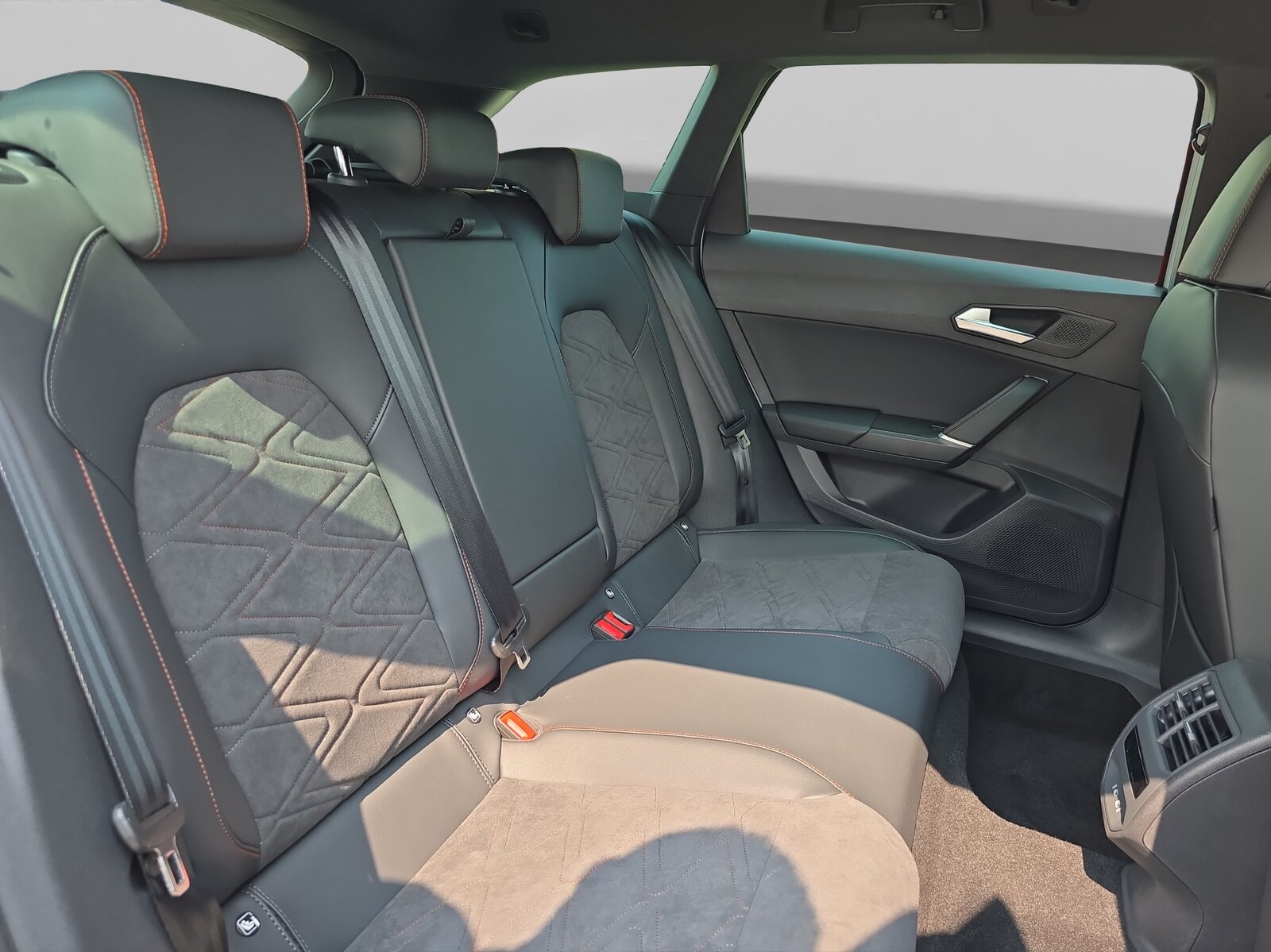 SEAT Leon ST 1.4 eHybrid pHEV DSG Move FR, Plug-in-Hybrid Benzin/Elektro, Occasion / Gebraucht, Automatik - 7