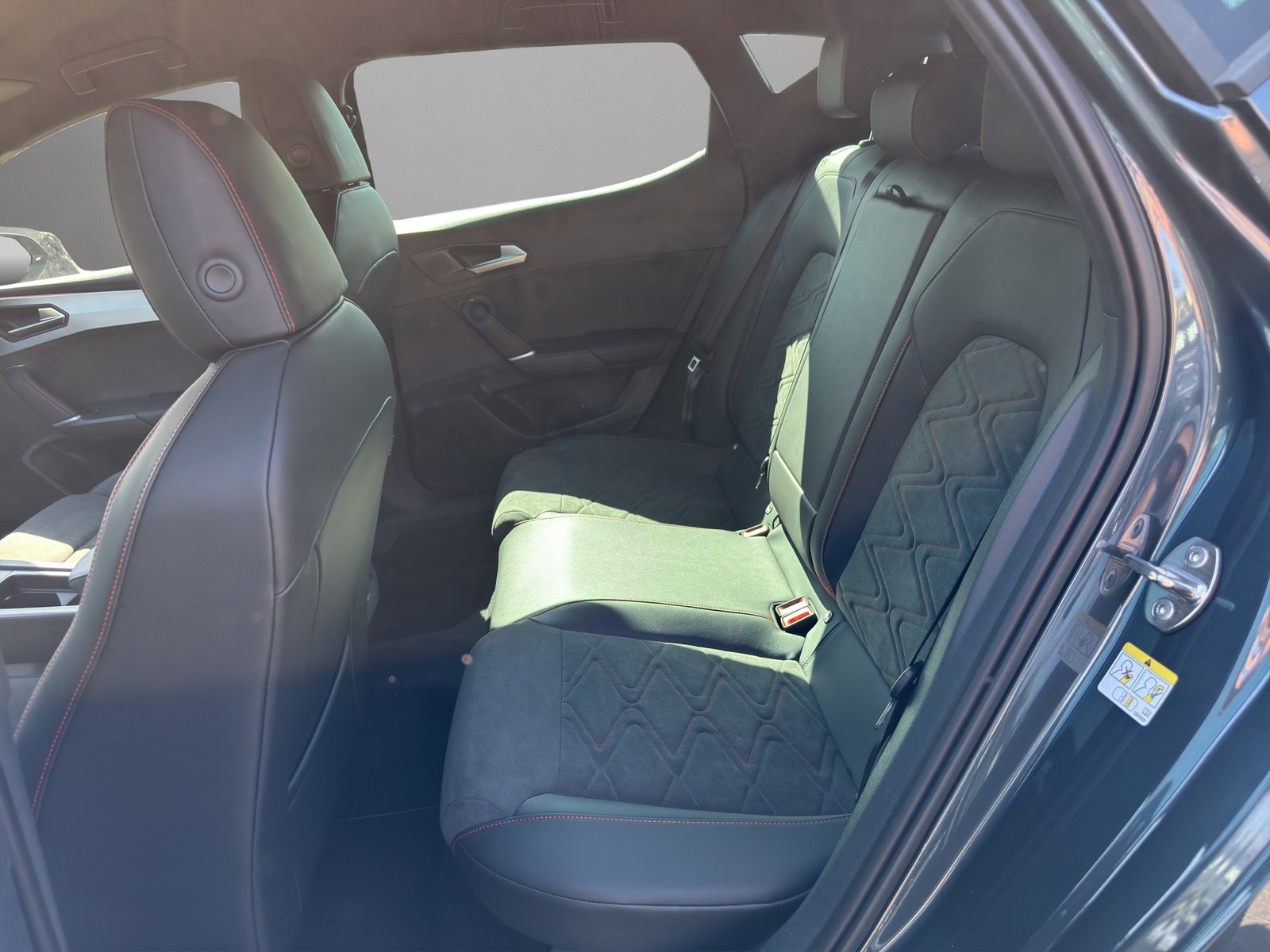 SEAT Leon 1.5 eTSI mHEV DSG Move FR, Mild-Hybrid Petrol/Electric, New car, Automatic - 6