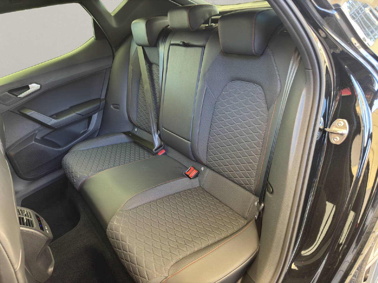 SEAT Leon 1.5 eTSI 150 FR DSG, Mild-Hybrid Benzin/Elektro, Occasion / Gebraucht, Automatik - 5