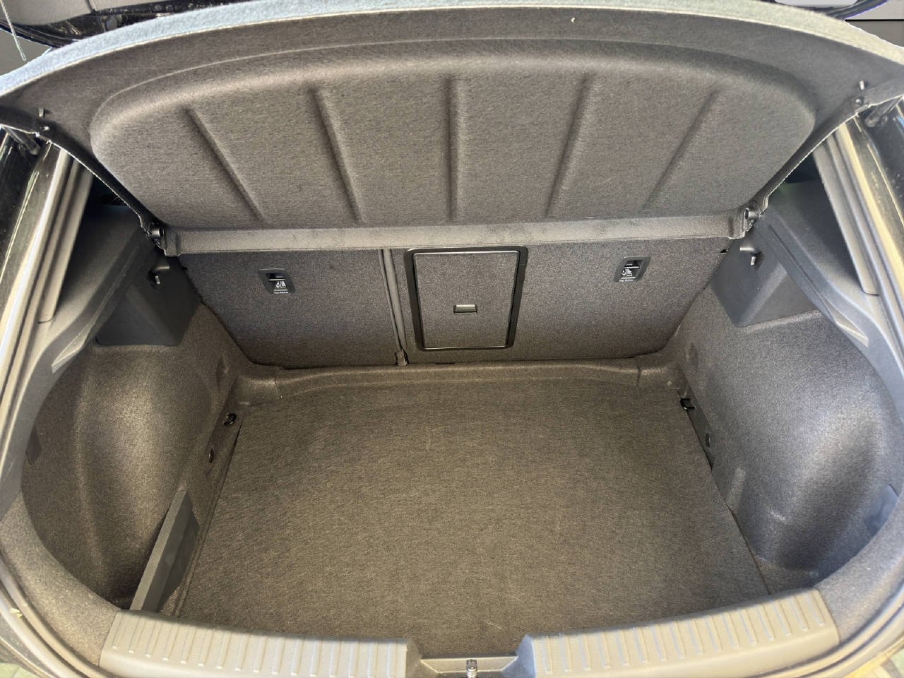 SEAT Leon 1.5 eTSI 150 FR DSG, Mild-Hybrid Benzin/Elektro, Occasion / Gebraucht, Automatik - 7