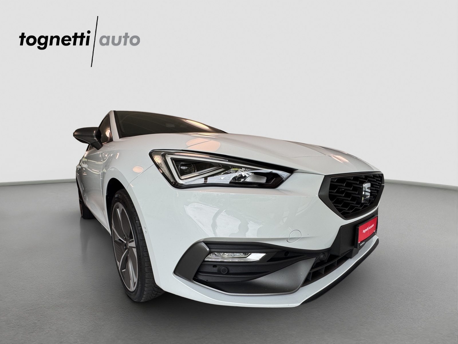 SEAT NEW LEON HOLA FR e-HYBRID (netto), Voll-Hybrid Benzin/Elektro, Occasion / Gebraucht, Automatik - 2