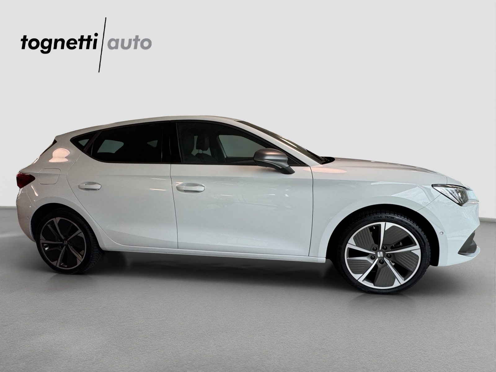 SEAT NEW LEON HOLA FR e-HYBRID (netto), Voll-Hybrid Benzin/Elektro, Occasion / Gebraucht, Automatik - 3
