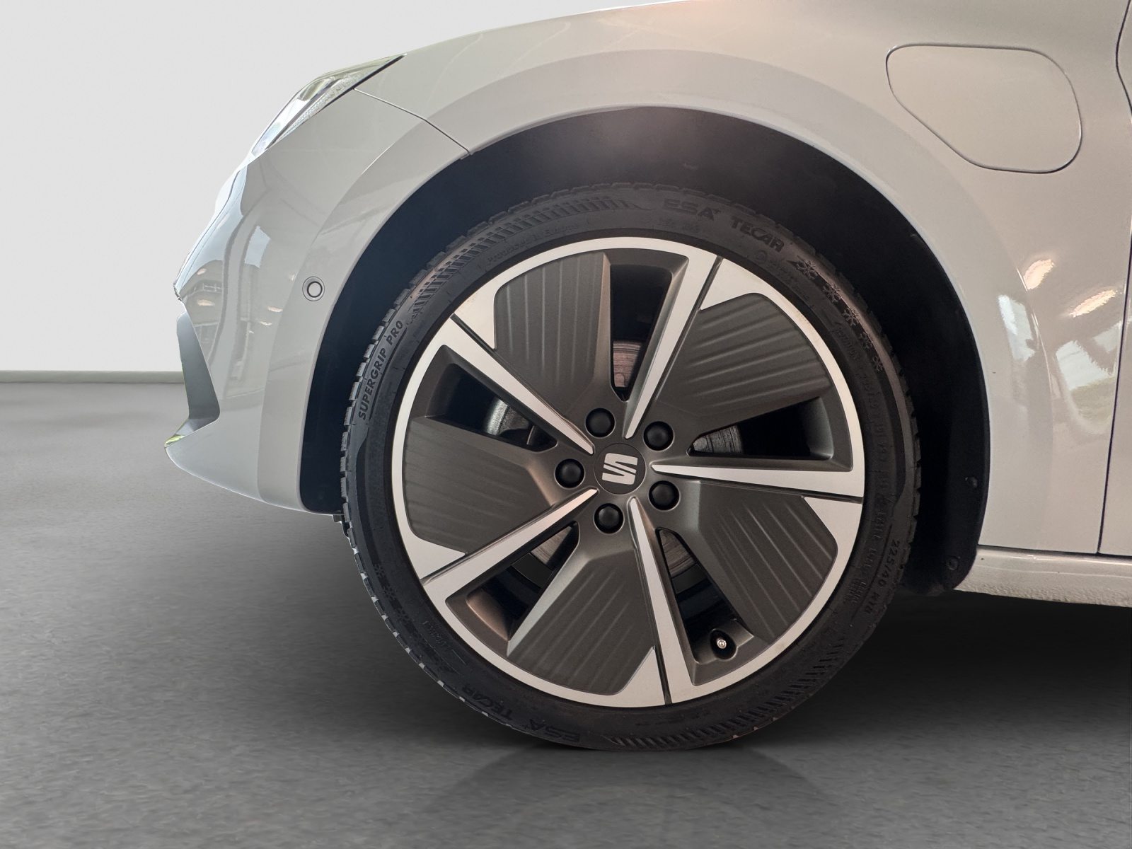 SEAT NEW LEON HOLA FR e-HYBRID (netto), Voll-Hybrid Benzin/Elektro, Occasion / Gebraucht, Automatik - 5