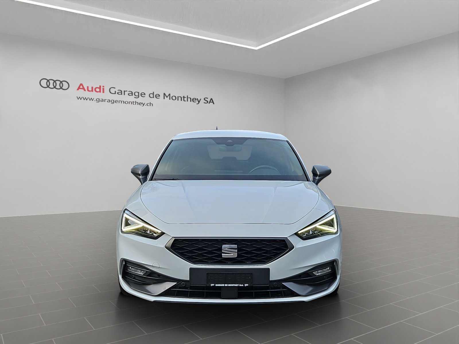 SEAT Leon 1.5 eTSI mHEV DSG Hola FR, Mild-Hybrid Petrol/Electric, Second hand / Used, Automatic - 2