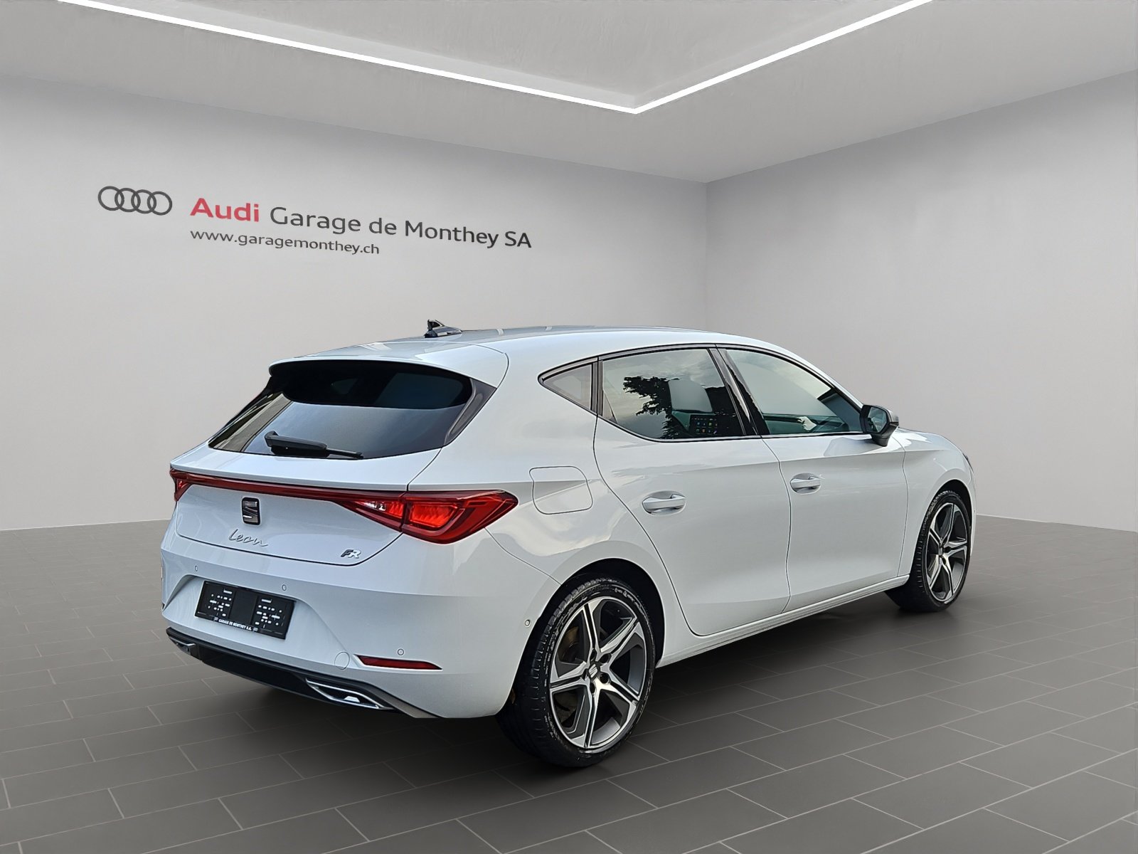 SEAT Leon 1.5 eTSI mHEV DSG Hola FR, Mild-Hybrid Petrol/Electric, Second hand / Used, Automatic - 4
