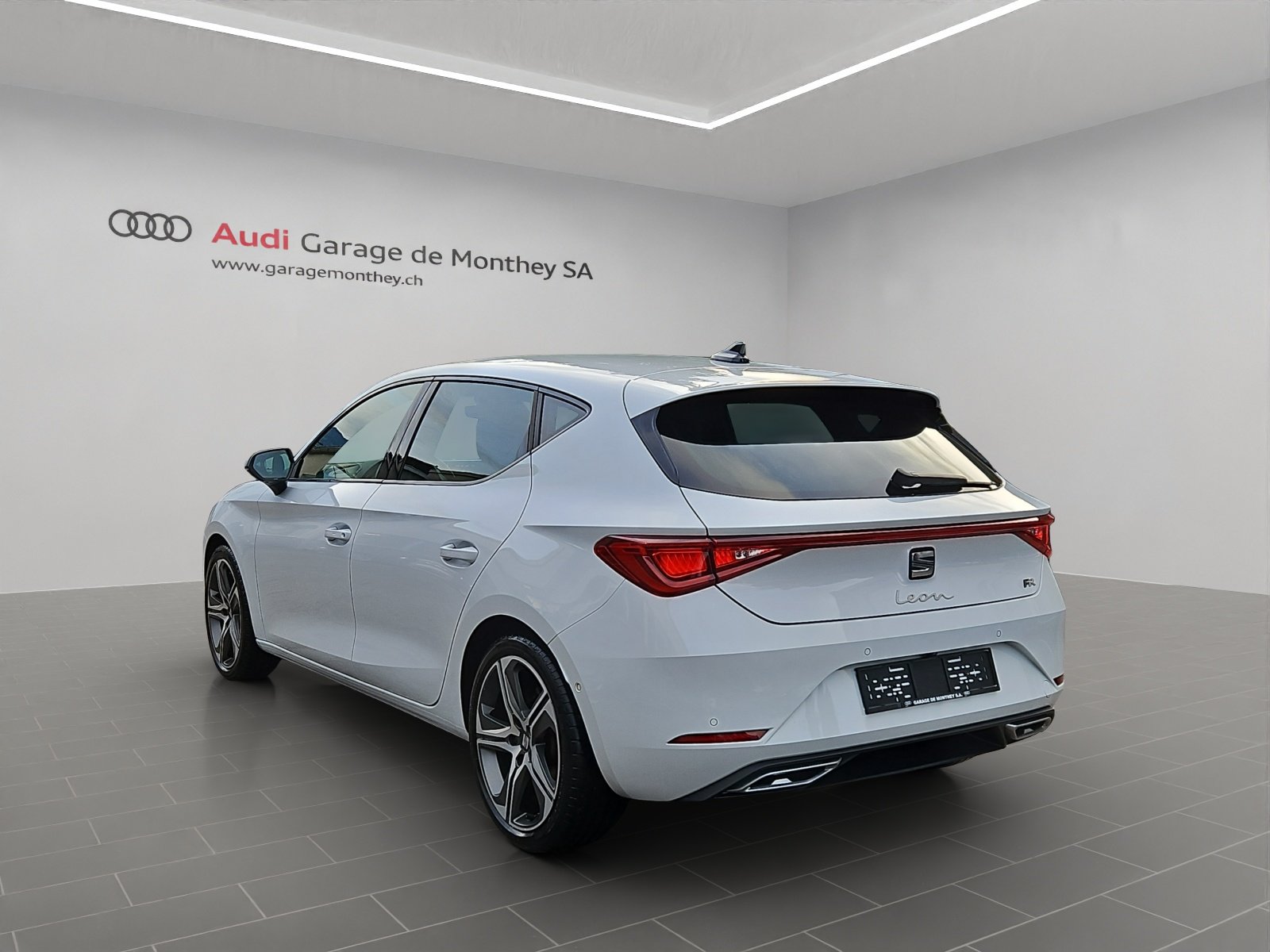 SEAT Leon 1.5 eTSI mHEV DSG Hola FR, Mild-Hybrid Petrol/Electric, Second hand / Used, Automatic - 6