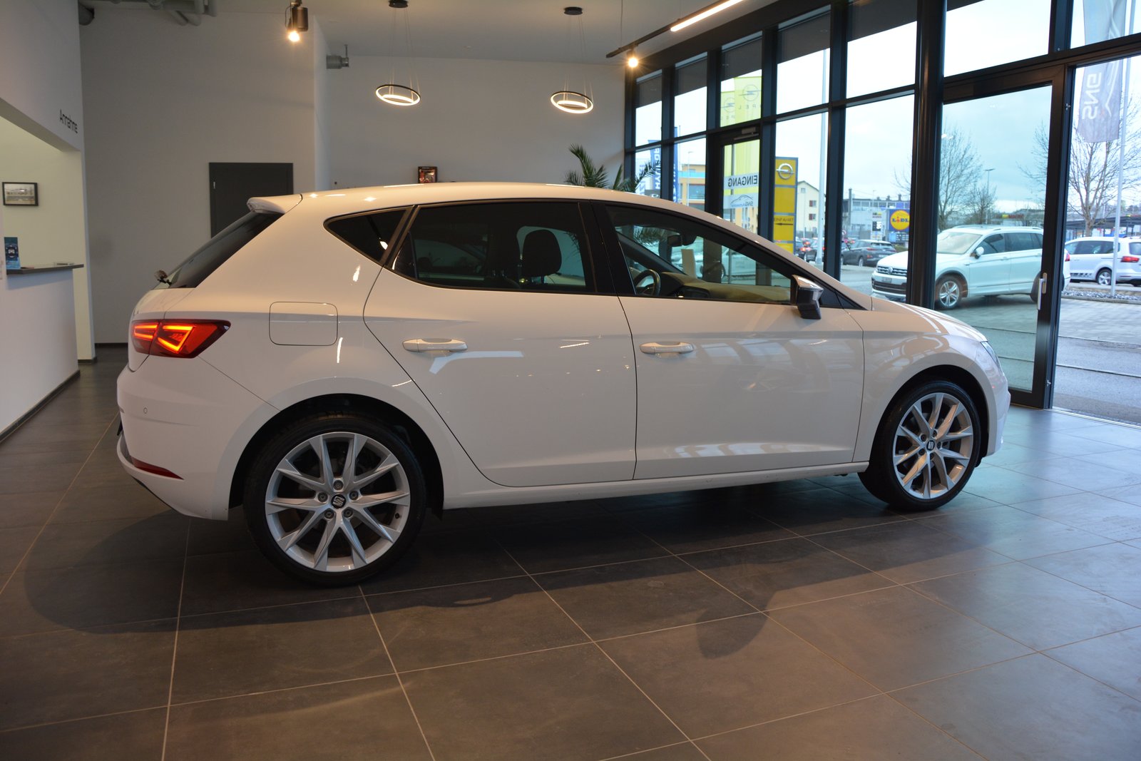 SEAT Leon 1.5 TGI FR DSG, Second hand / Used, Automatic - 7