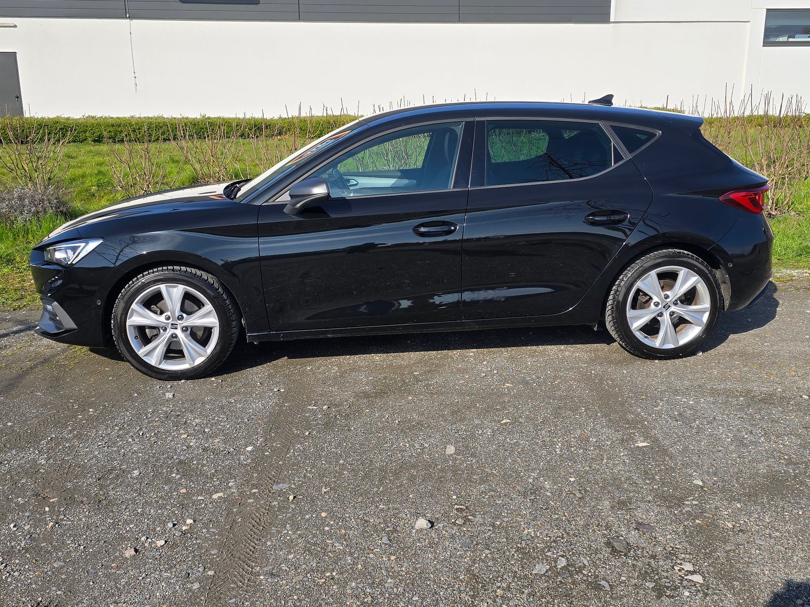 SEAT Leon 1.5 eTSI mHEV DSG FR, Mild-Hybrid Benzin/Elektro, Occasion / Gebraucht, Automatik - 3