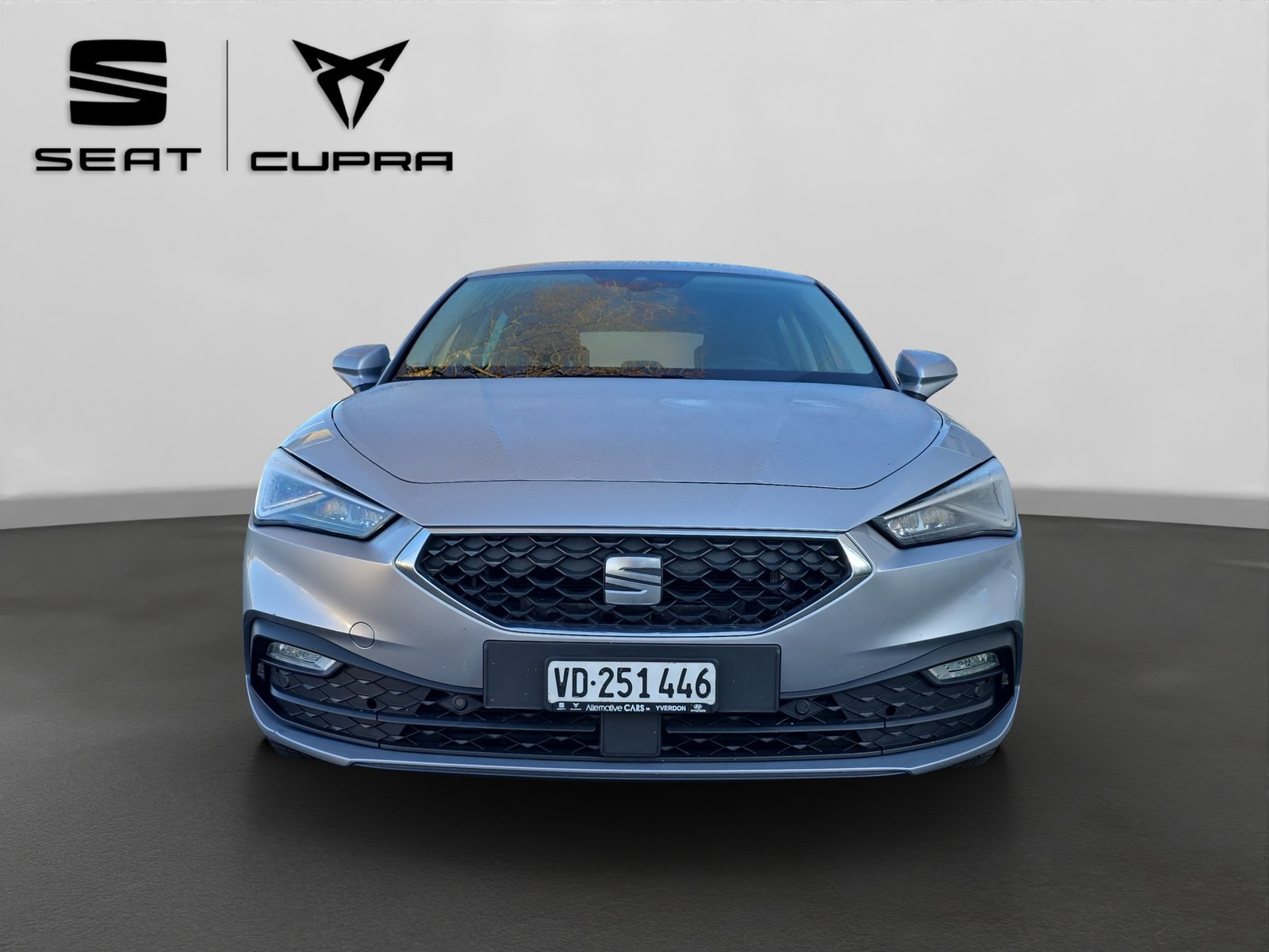 SEAT Leon 1.0 eTSI mHEV Style, Mild-Hybrid Petrol/Electric, Second hand / Used, Automatic - 2
