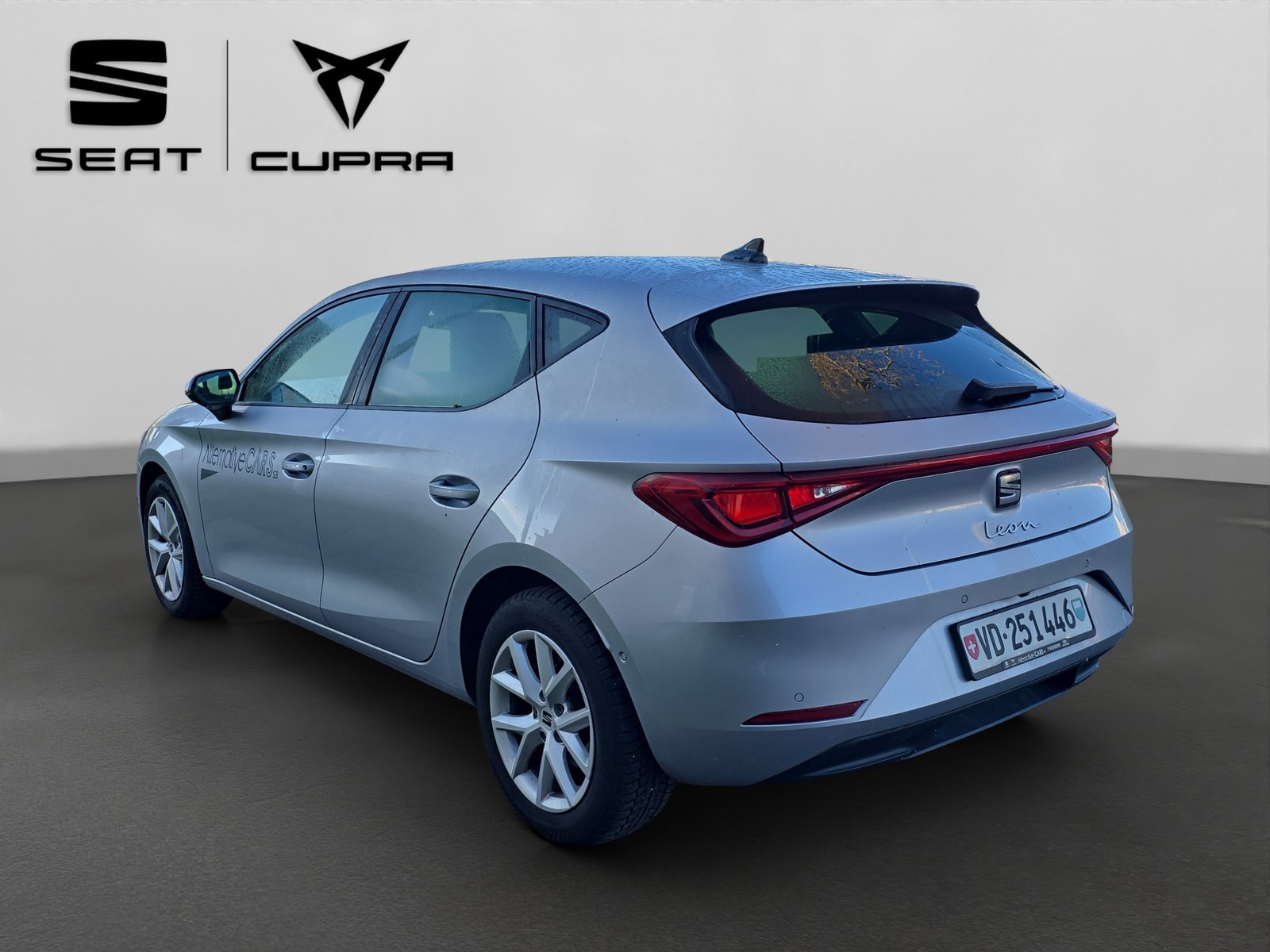 SEAT Leon 1.0 eTSI mHEV Style, Mild-Hybrid Petrol/Electric, Second hand / Used, Automatic - 3