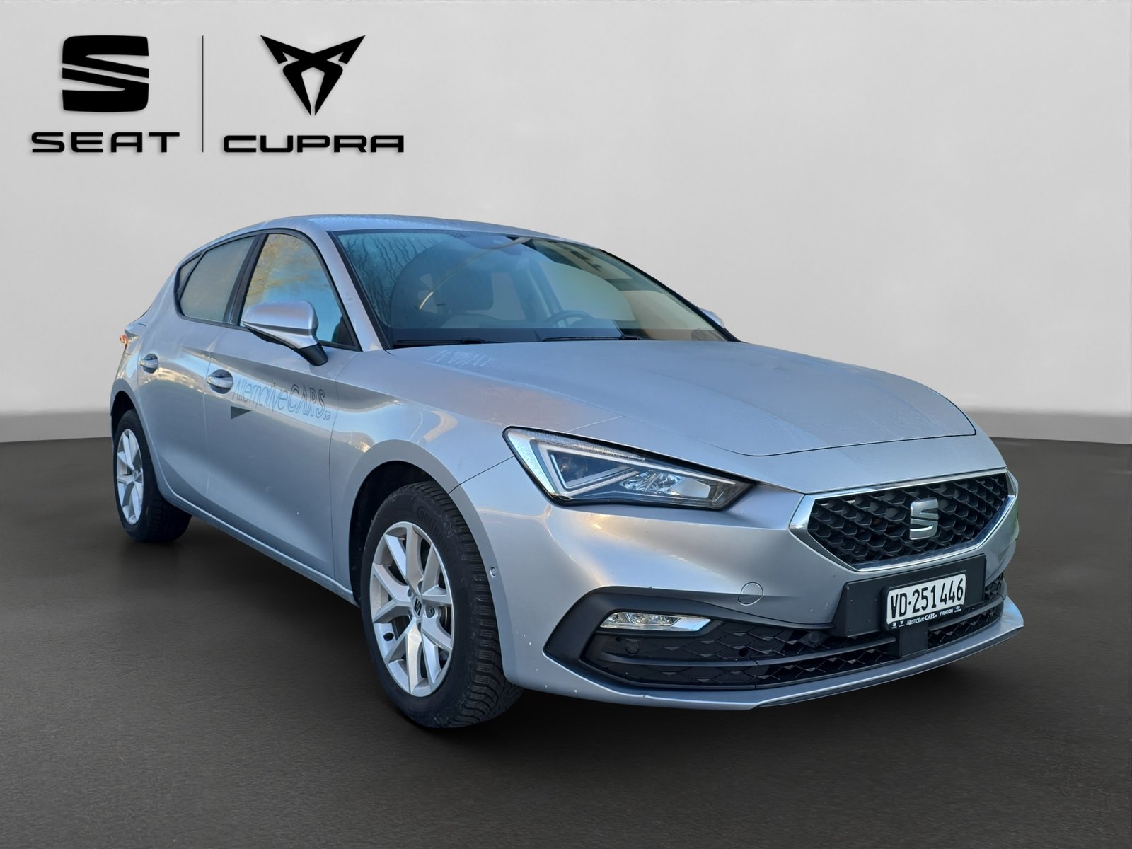 SEAT Leon 1.0 eTSI mHEV Style, Mild-Hybrid Petrol/Electric, Second hand / Used, Automatic - 4