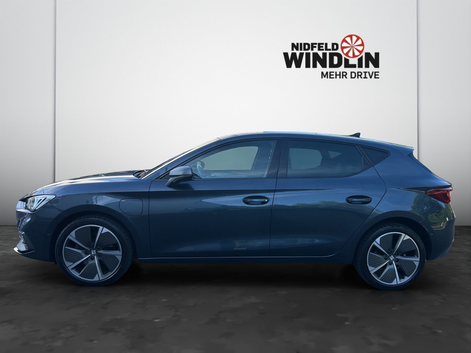 SEAT NEW LEON HOLA FR e-HYBRID (netto), Full-Hybrid Petrol/Electric, Second hand / Used, Automatic - 3
