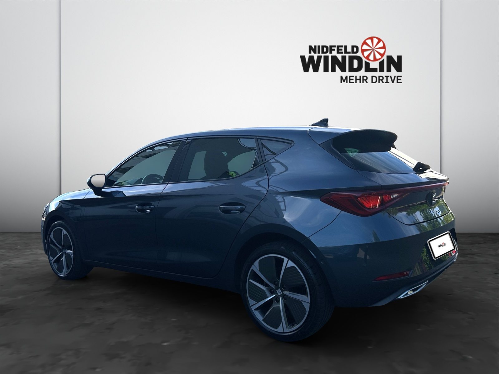 SEAT NEW LEON HOLA FR e-HYBRID (netto), Full-Hybrid Petrol/Electric, Second hand / Used, Automatic - 4