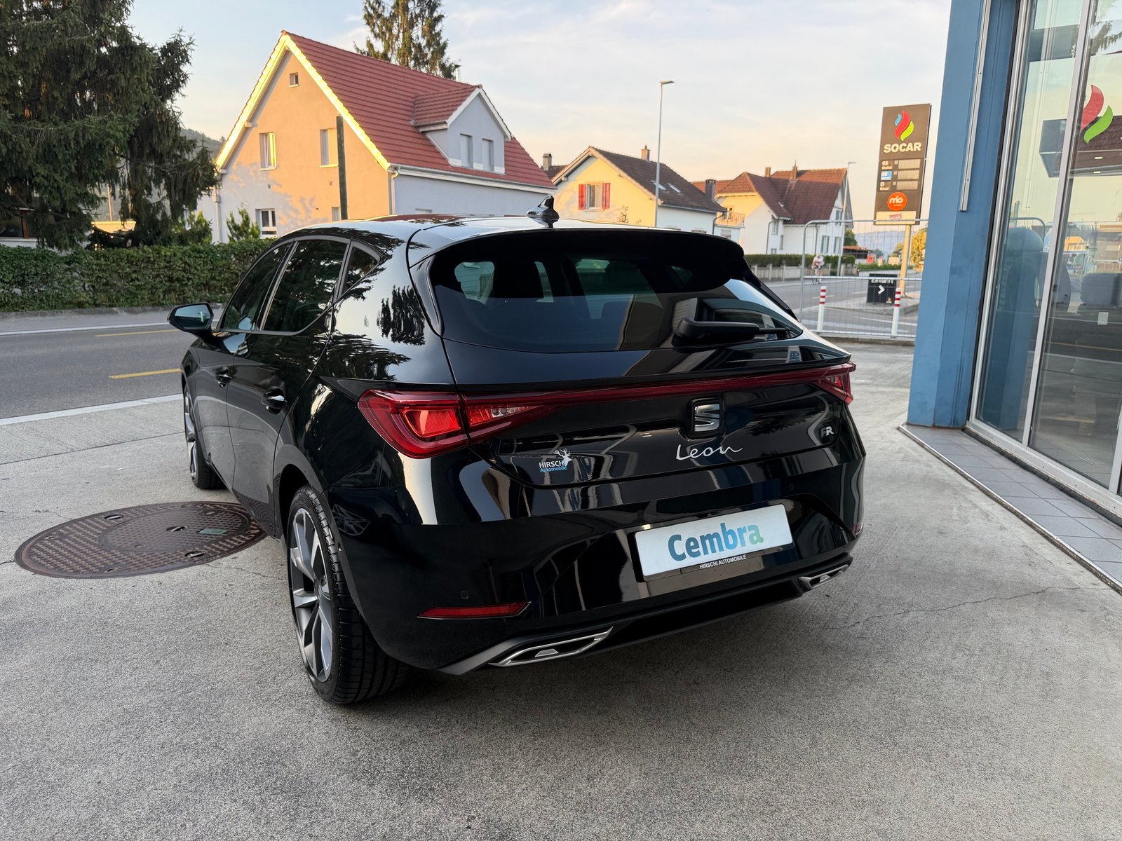 SEAT Leon 1.5 eTSI mHEV DSG FR, Mild-Hybrid Petrol/Electric, Second hand / Used, Automatic - 3