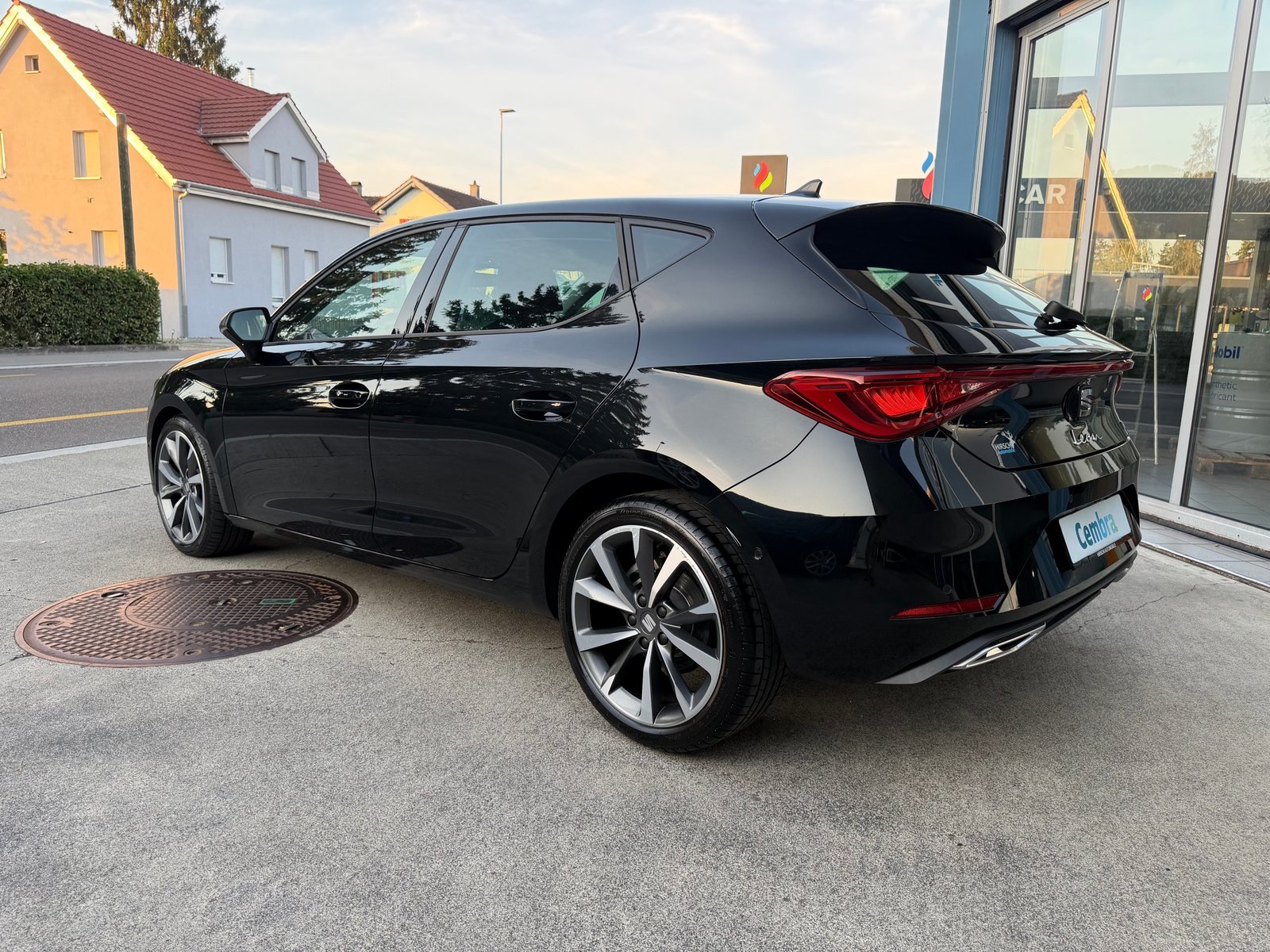 SEAT Leon 1.5 eTSI mHEV DSG FR, Mild-Hybrid Petrol/Electric, Second hand / Used, Automatic - 4