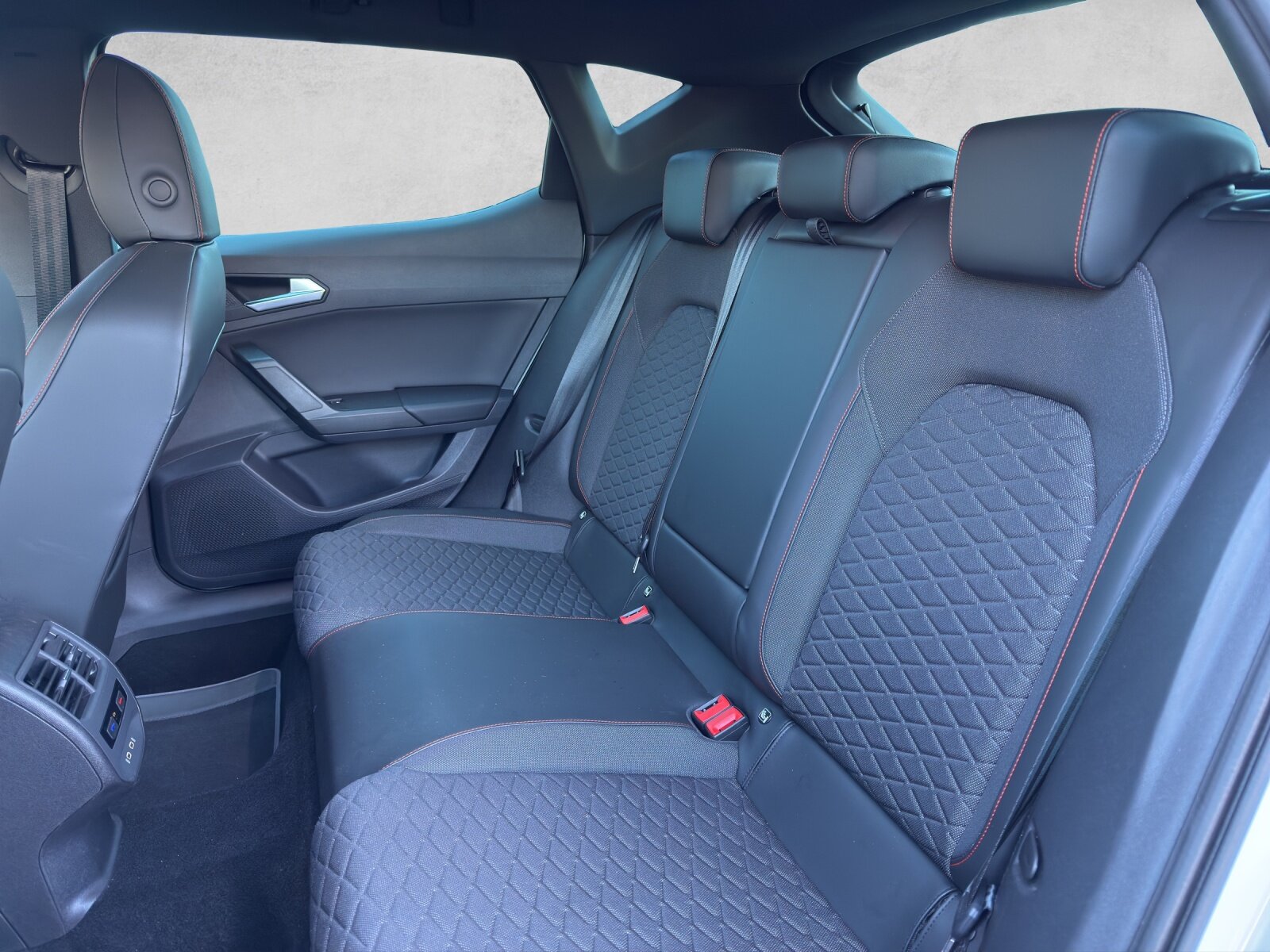 SEAT Leon 1.4 eHybrid pHEV DSG FR, Plug-in-Hybrid Petrol/Electric, Second hand / Used, Automatic - 7