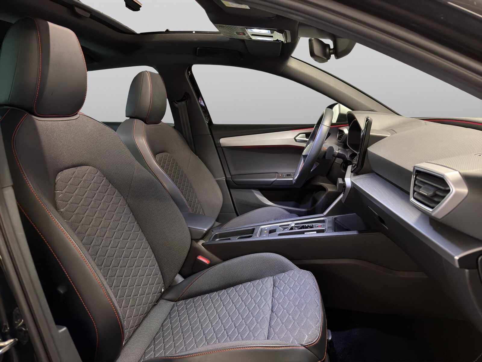 SEAT Leon 1.5 eTSI mHEV DSG FR, Hybride Léger Essence/Électricité, Occasion / Utilisé, Automatique - 2