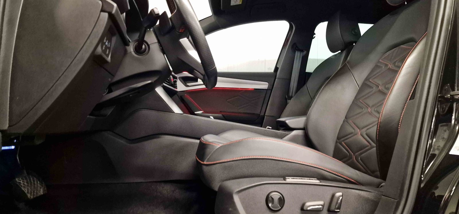SEAT NEW LEON SPORTSTOURER FR e-HYBRID, Full-Hybrid Petrol/Electric, Second hand / Used, Automatic - 4