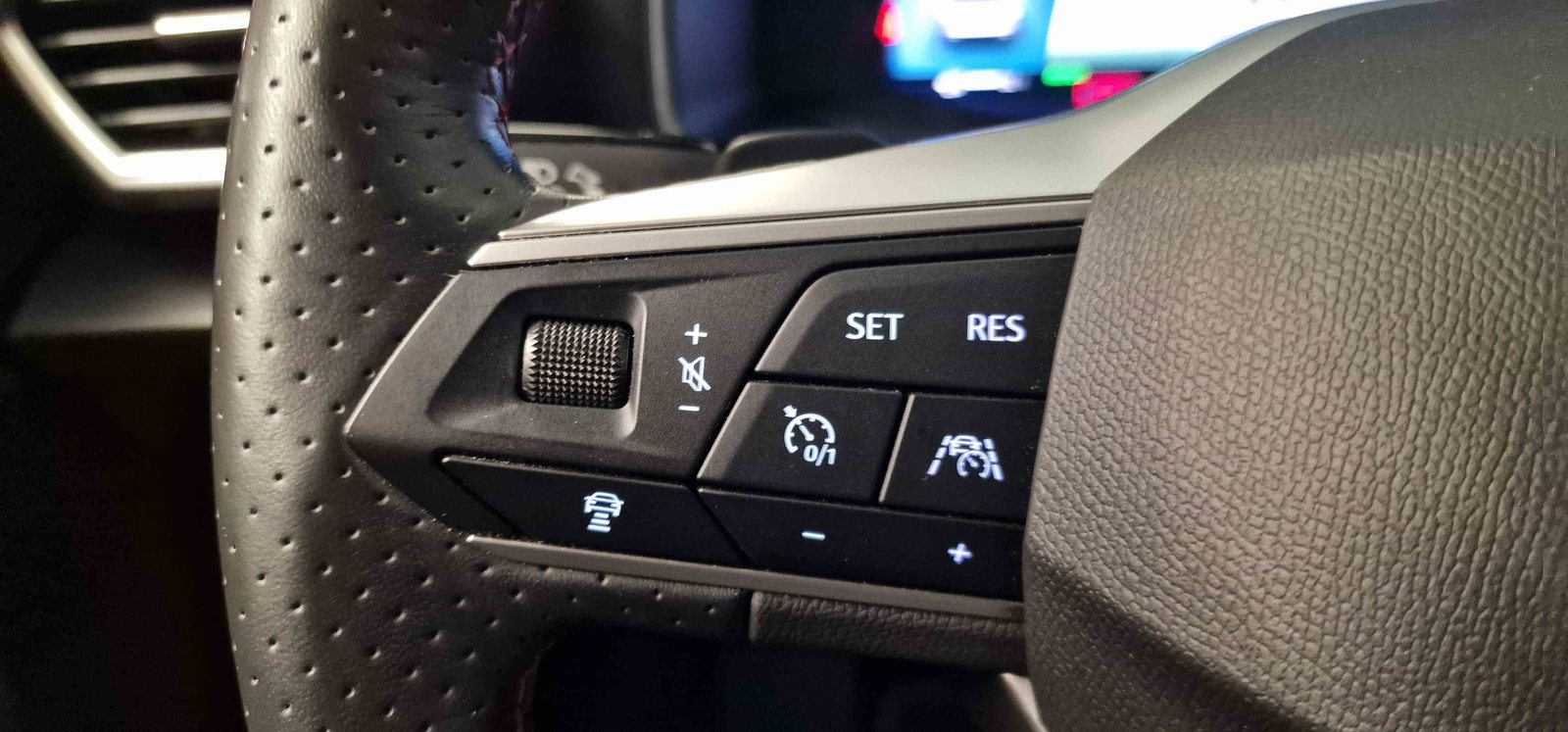 SEAT NEW LEON SPORTSTOURER FR e-HYBRID, Full-Hybrid Petrol/Electric, Second hand / Used, Automatic - 7