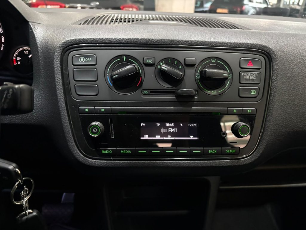 SKODA 1.0 MPI Style, Benzin, Occasion / Gebraucht, Automatik - 7