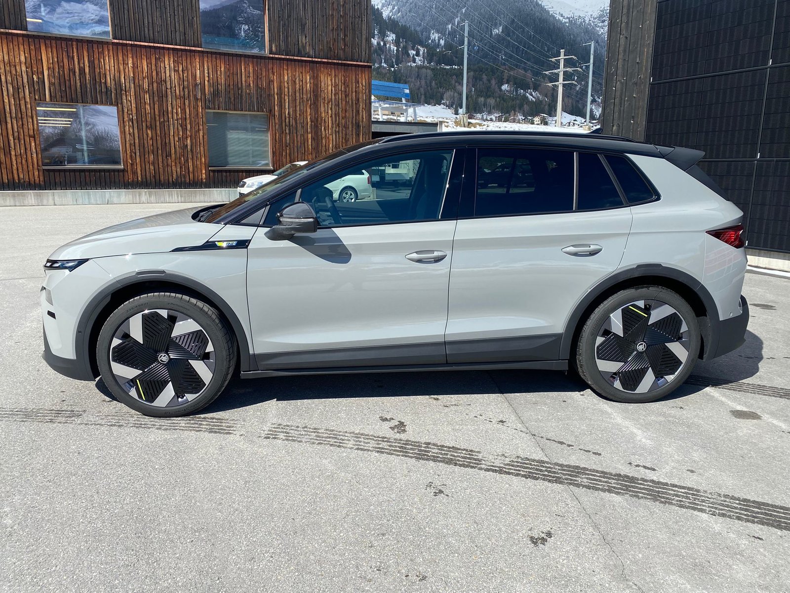 SKODA Elroq 85 RS 4x4, Electric, New car, Automatic - 3
