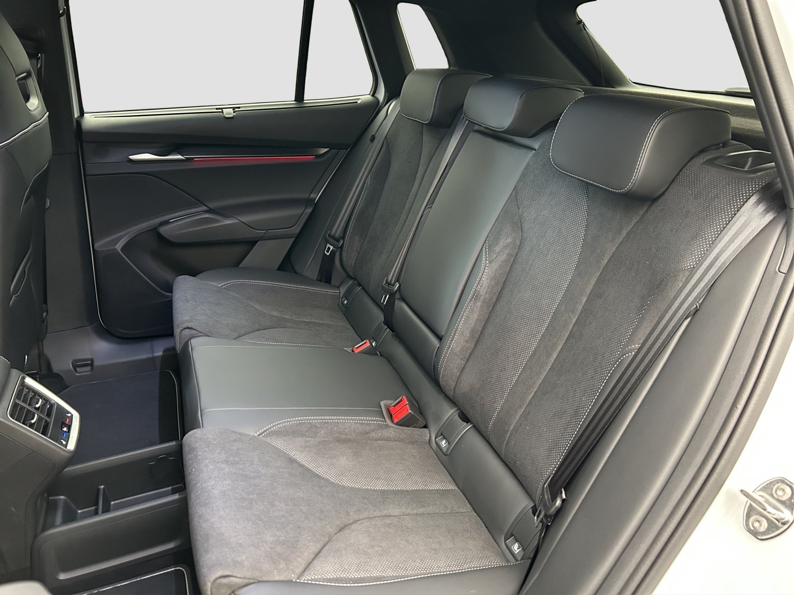 SKODA Elroq 85 Sportline - Anhängekupplung - Head-up Displa, Électrique, Occasion / Utilisé, Automatique - 7