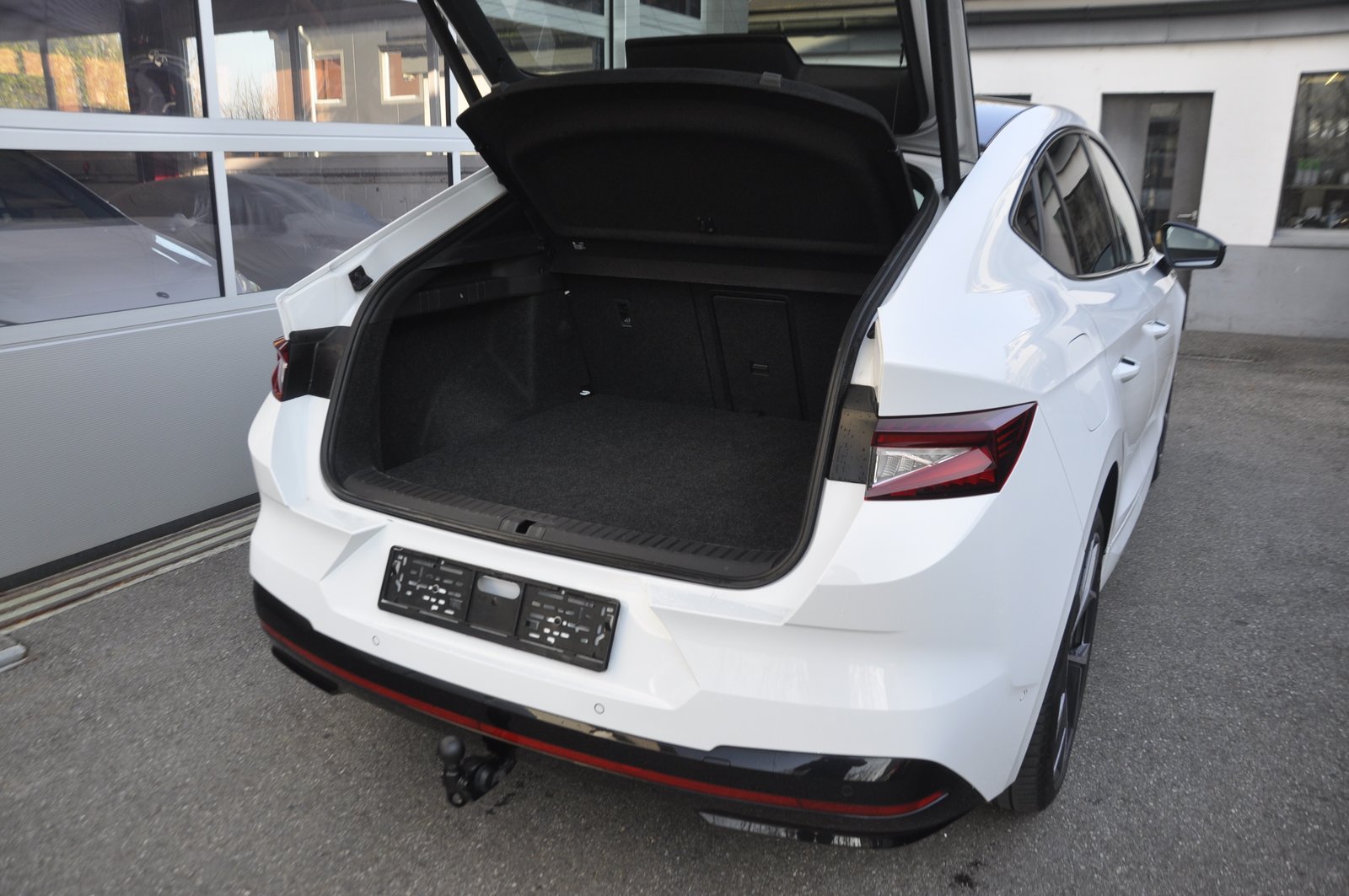 SKODA Enyaq Coupé RS iV 80 4x4 I Anhängerkupplung, Electric, Second hand / Used, Automatic - 5