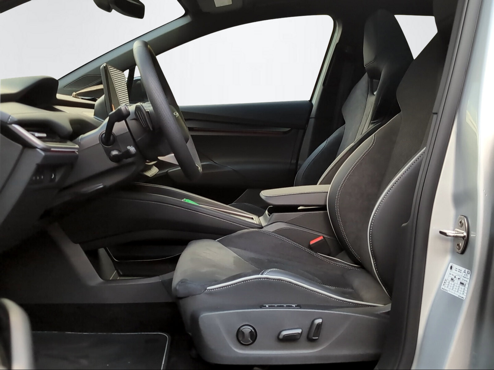 SKODA Enyaq 85x SportLine, Electric, New car, Automatic - 5