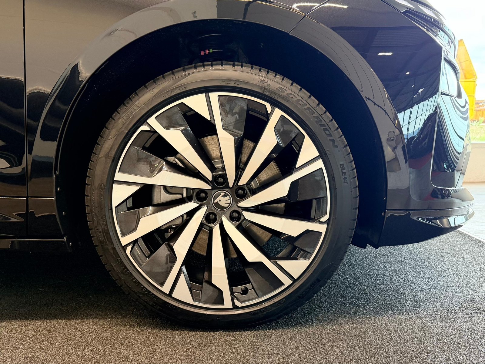 SKODA Enyaq 85x Sportline 4x4, Electric, New car, Automatic - 6