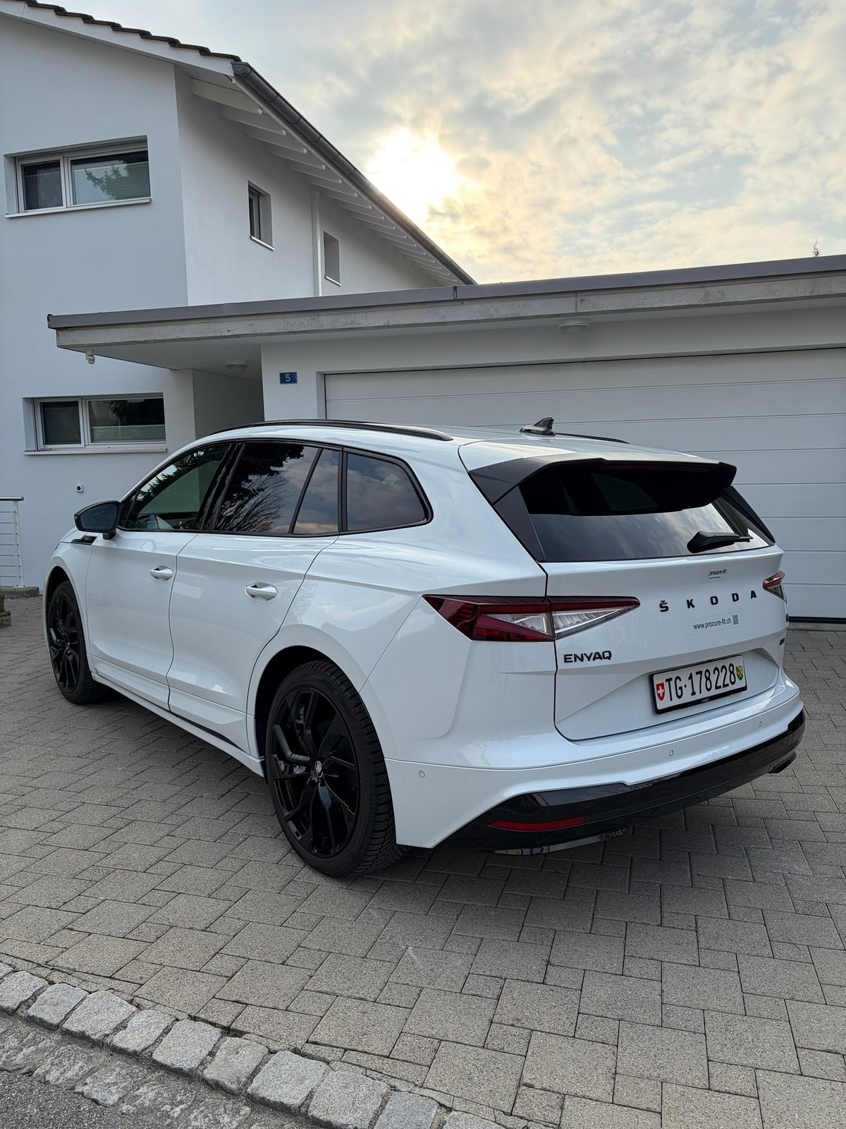 SKODA Enyaq iV 80x, Elektro, Occasion / Gebraucht, Automatik - 3