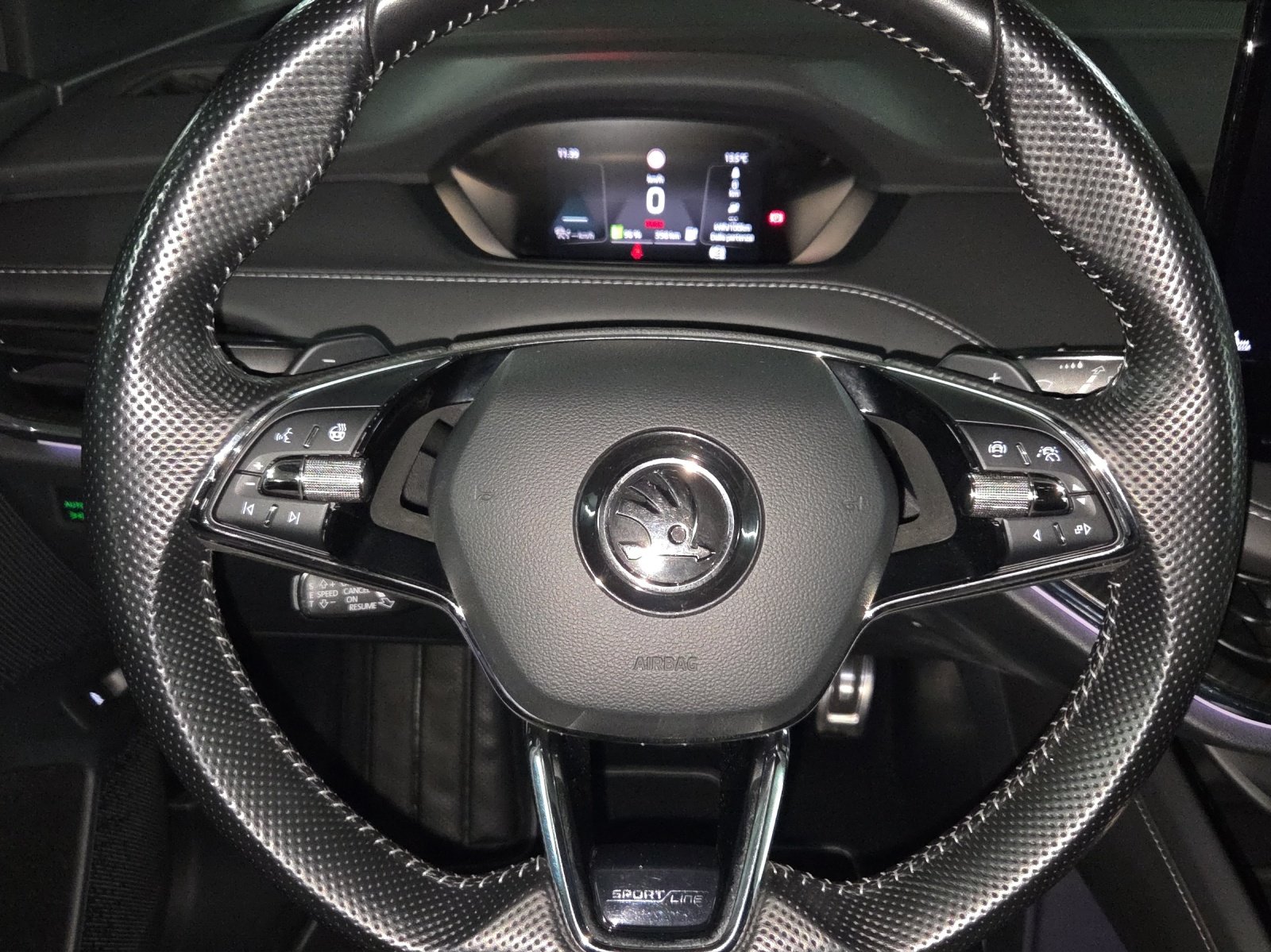 SKODA Enyaq iV 80x SportLine, Elektro, Occasion / Gebraucht, Automatik - 6