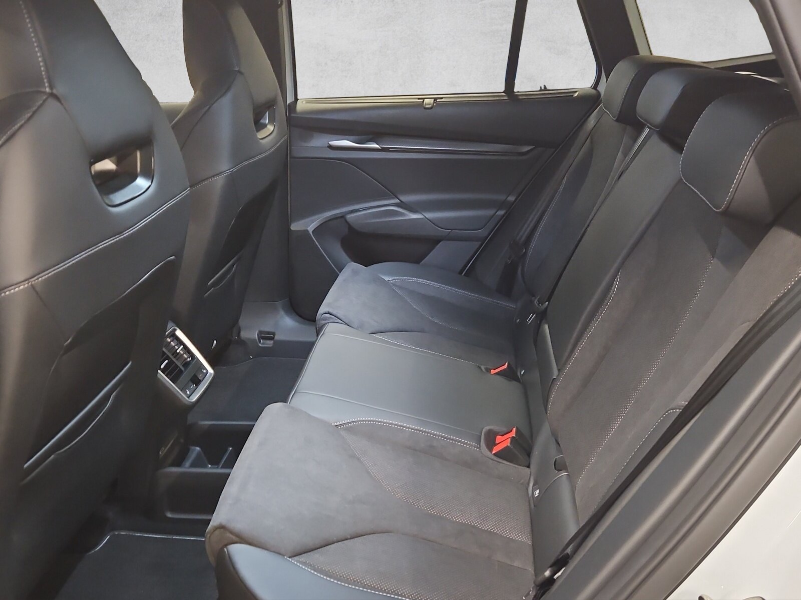 SKODA Enyaq 85 Sportline, Elektro, Occasion / Gebraucht, Automatik - 7