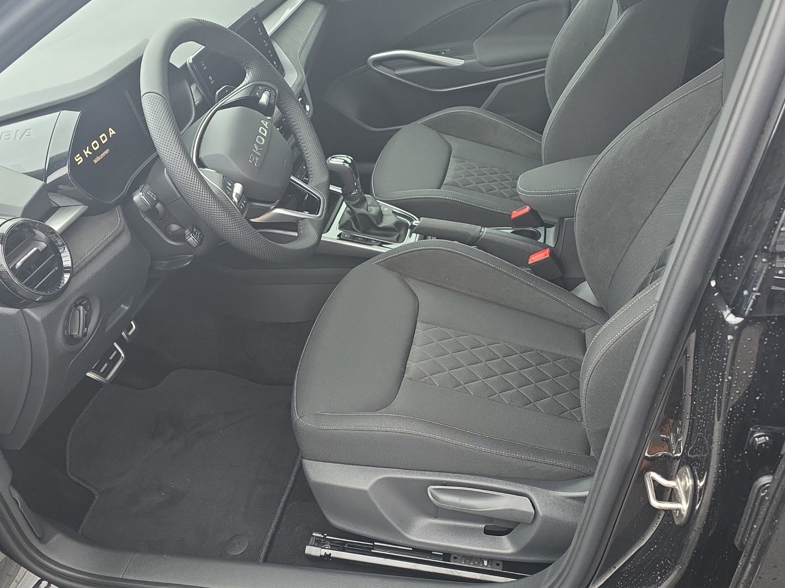 SKODA Fabia 1.5 TSI Dynamic DSG, Essence, Voiture nouvelle, Automatique - 4