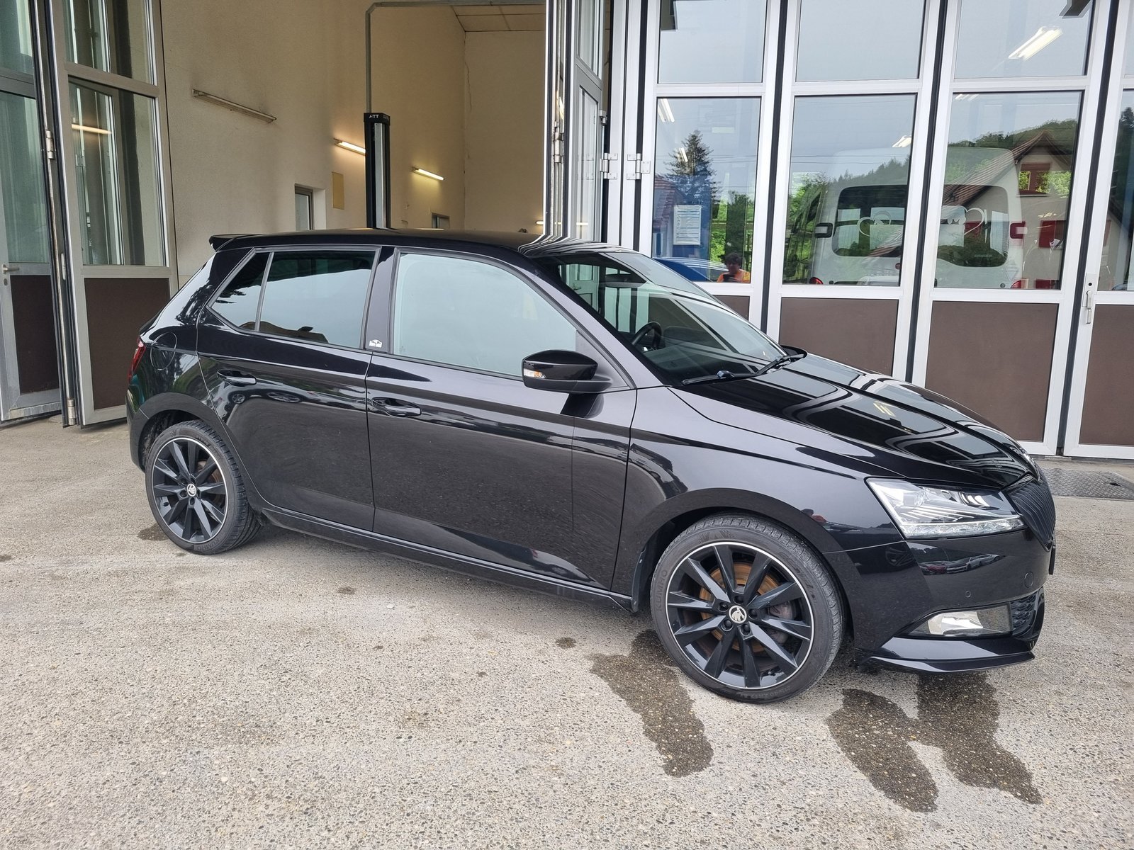 SKODA Fabia 1.0 TSI Monte Carlo DSG, Benzin, Occasion / Gebraucht, Automatik - 2