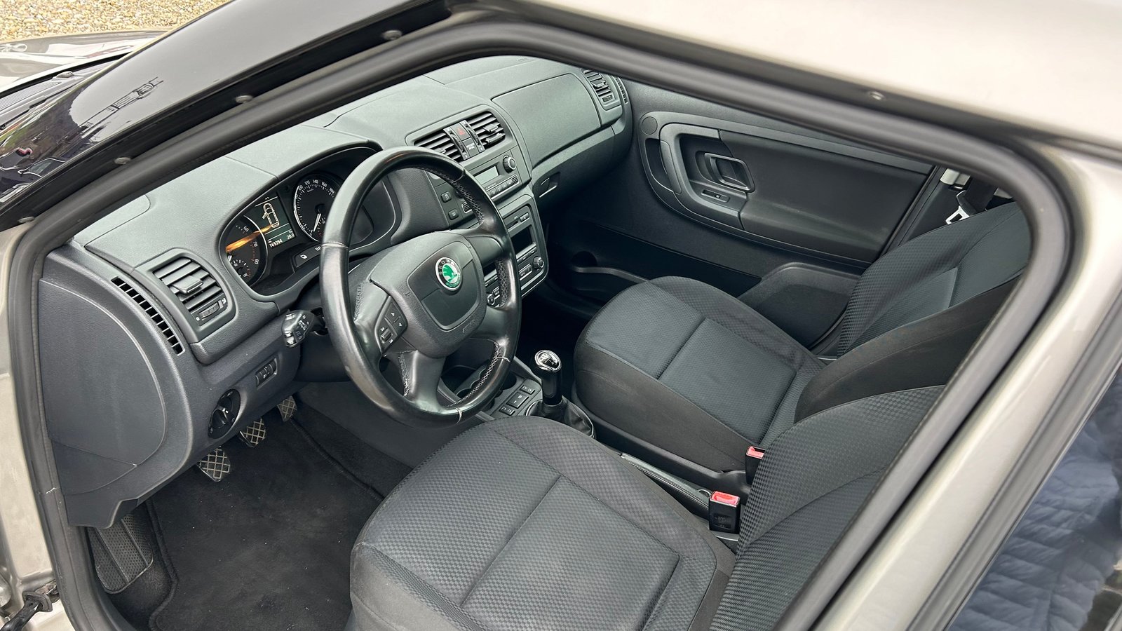 SKODA Fabia 1.2 TSI Elegance, Petrol, Second hand / Used, Manual - 2