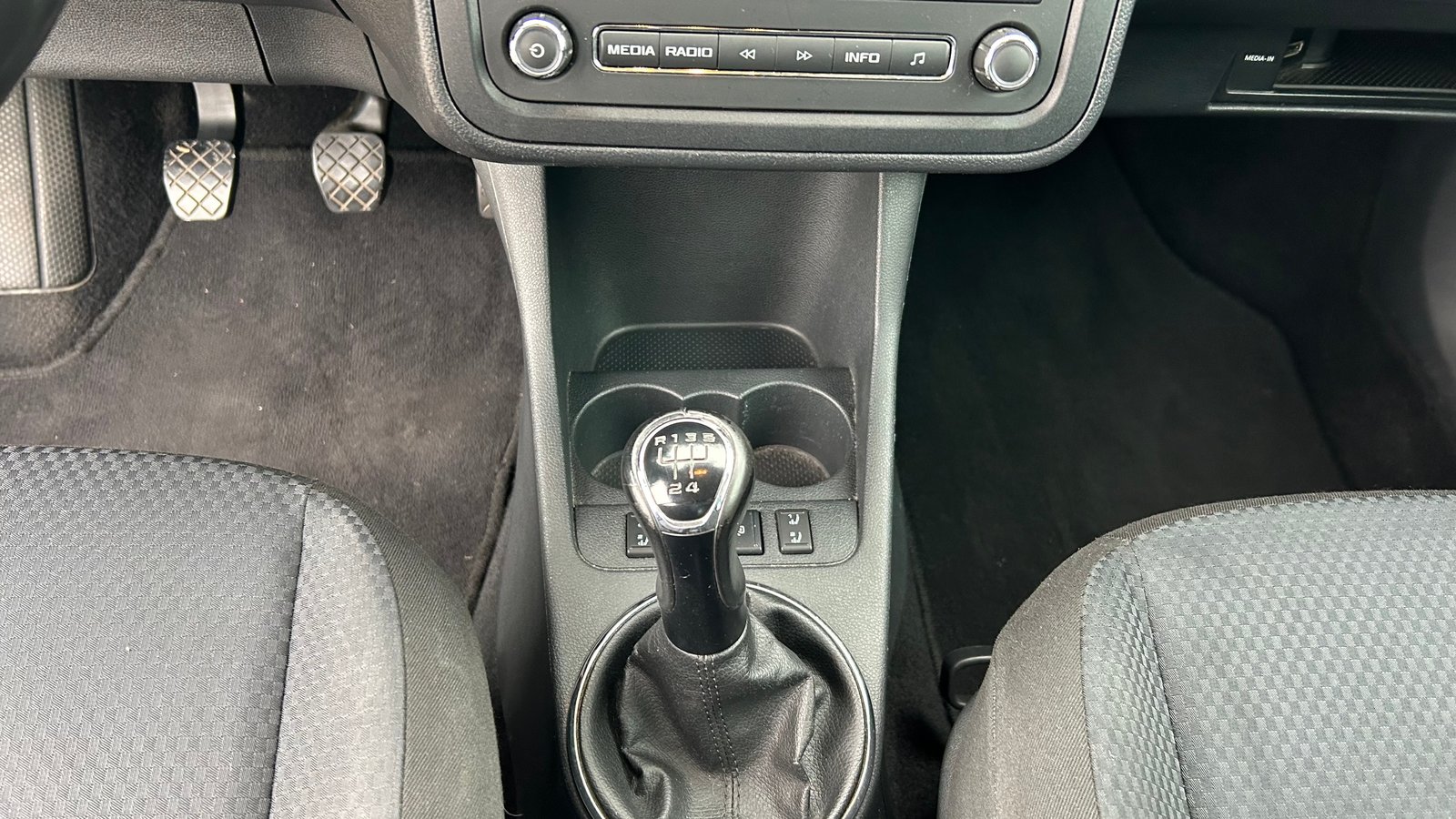 SKODA Fabia 1.2 TSI Elegance, Petrol, Second hand / Used, Manual - 7