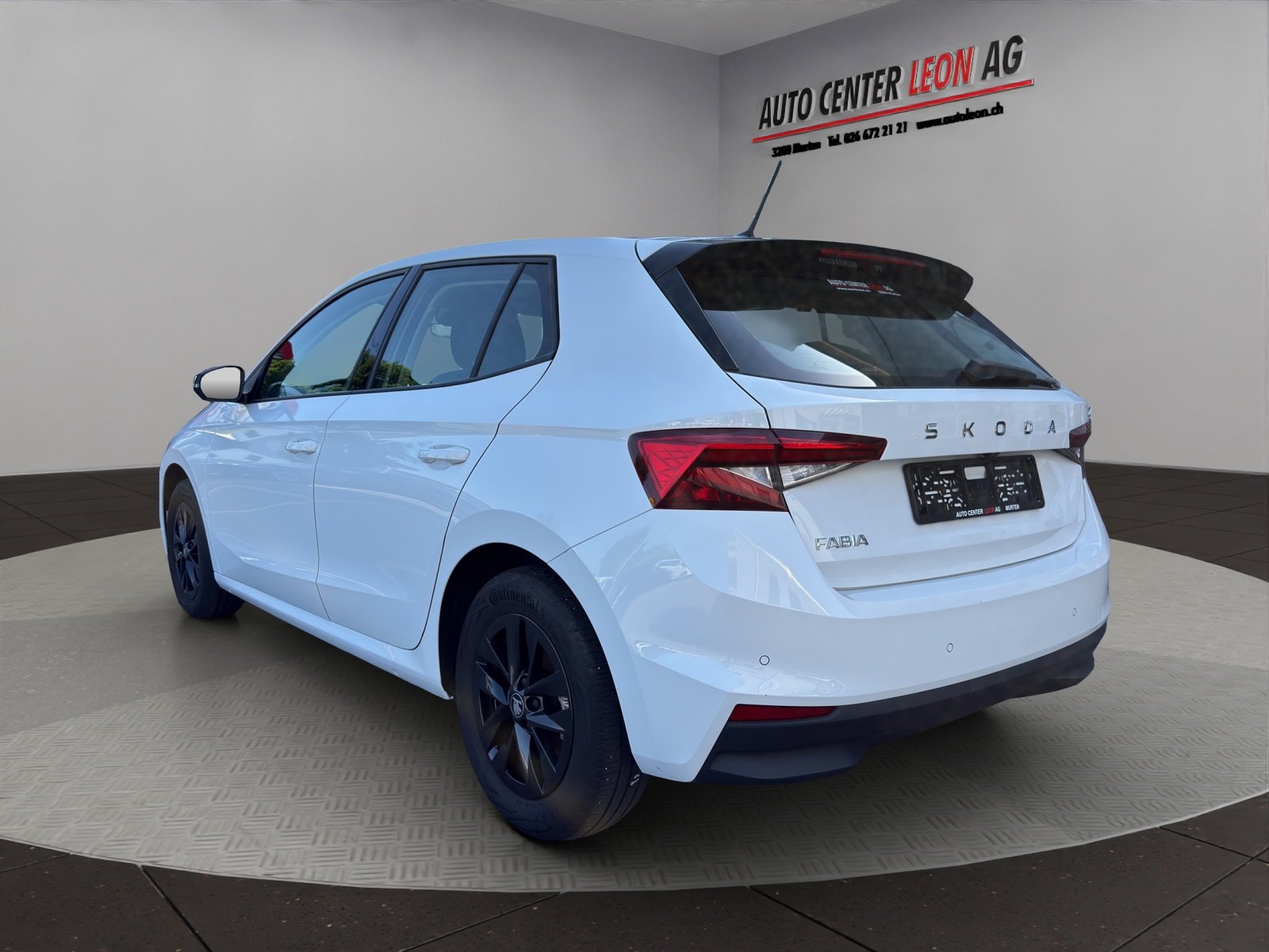 SKODA Fabia 1.0 MPI Young Edition, Essence, Occasion / Utilisé, Manuelle - 4